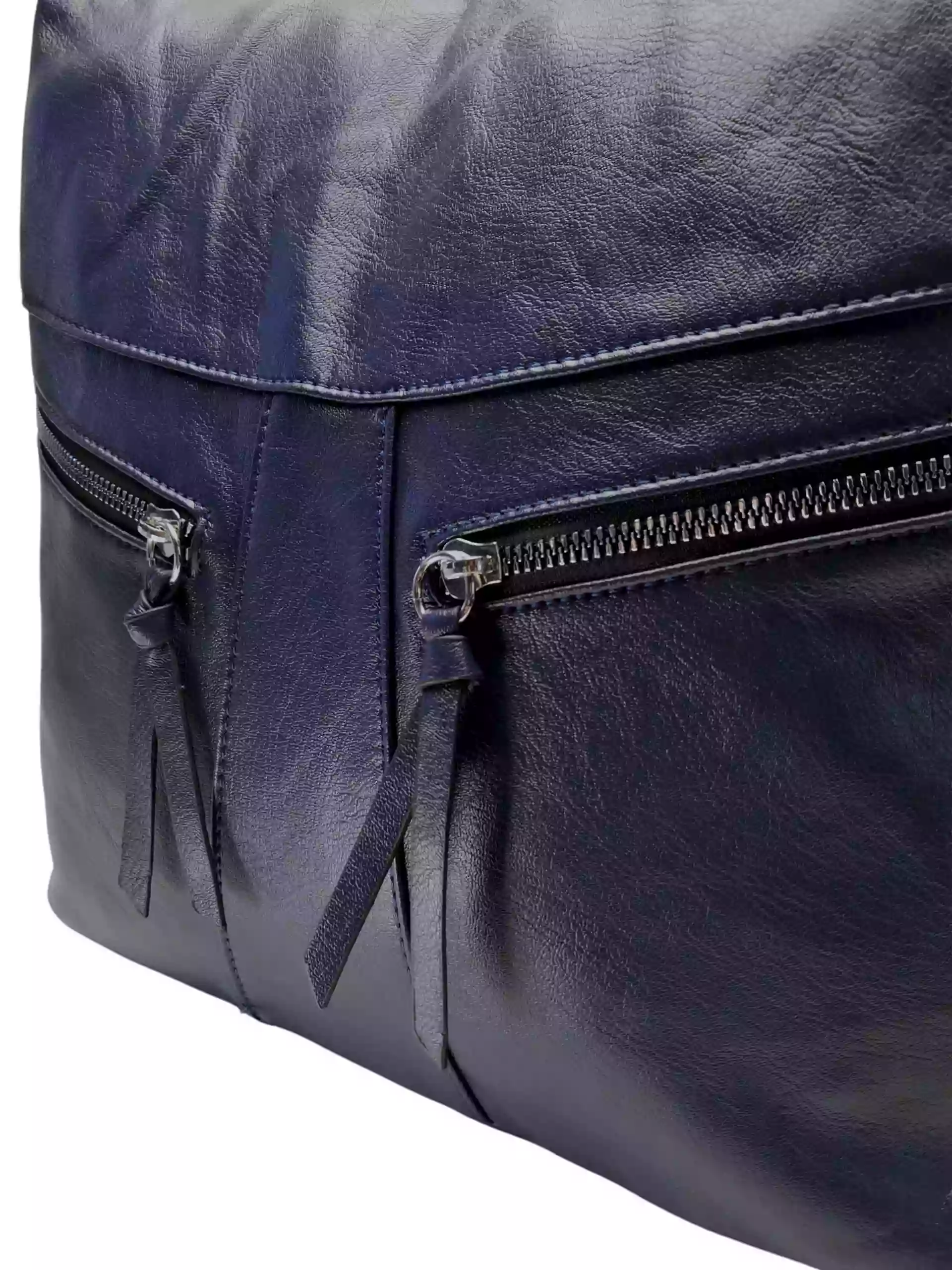 Velký tmavě modrý kabelko-batoh 2v1 s šikmými kapsami, Tapple, H18076O, detail kabelko-batohu