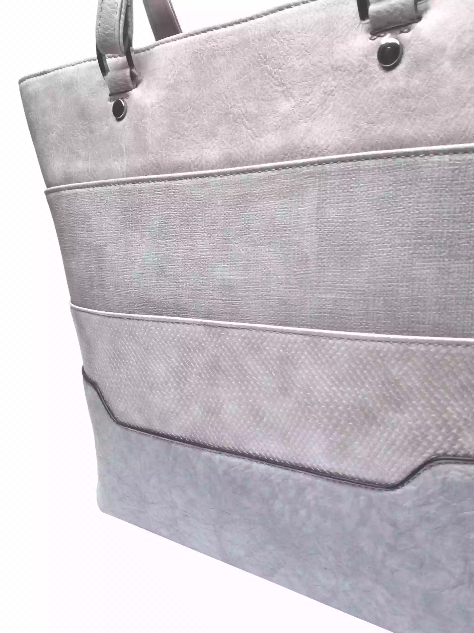 Světle šedá dámská kabelka přes rameno, Tapple, H190049, detail kabelky přes rameno