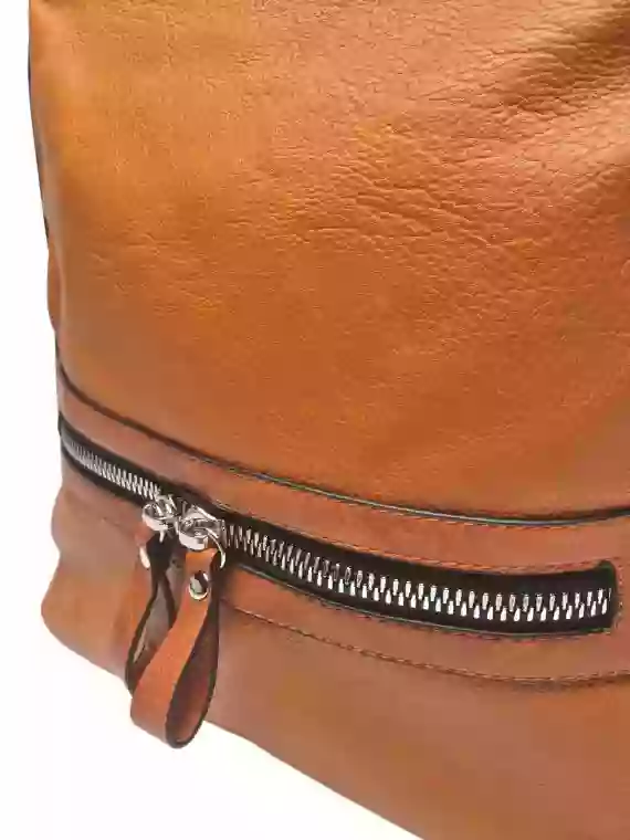 Velký dámský kabelko-batoh 2v1 z eko kůže, Tapple, H20805, středně hnědý, detail kabelko-batohu 2v1