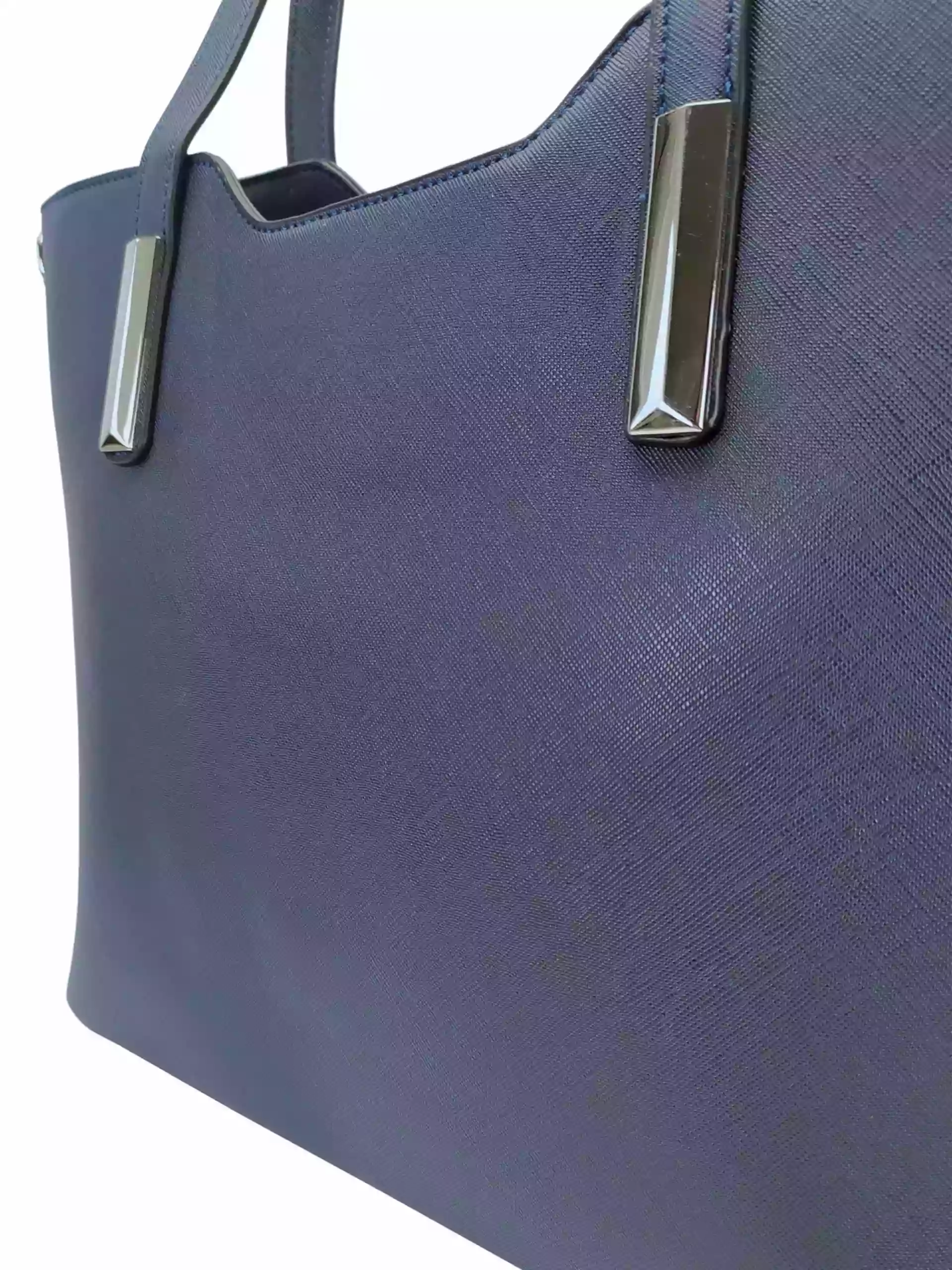 Tmavě modrá kabelka do ruky se stříbrnými detaily, Tapple, H20801, detail kabelky do ruky
