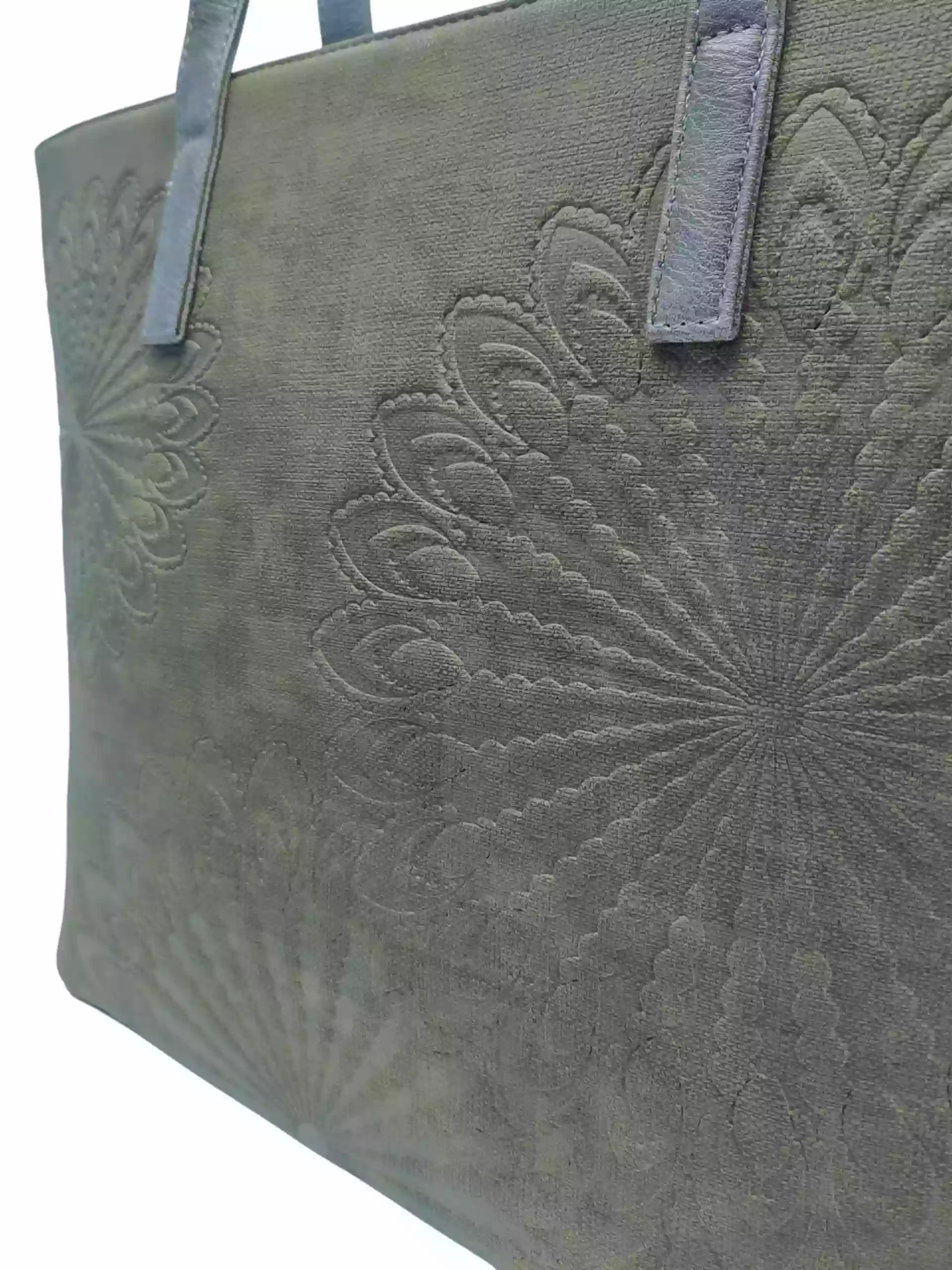 Khaki dámská kabelka přes rameno s texturou, Tapple, H17409, detail přední strany kabelky přes rameno