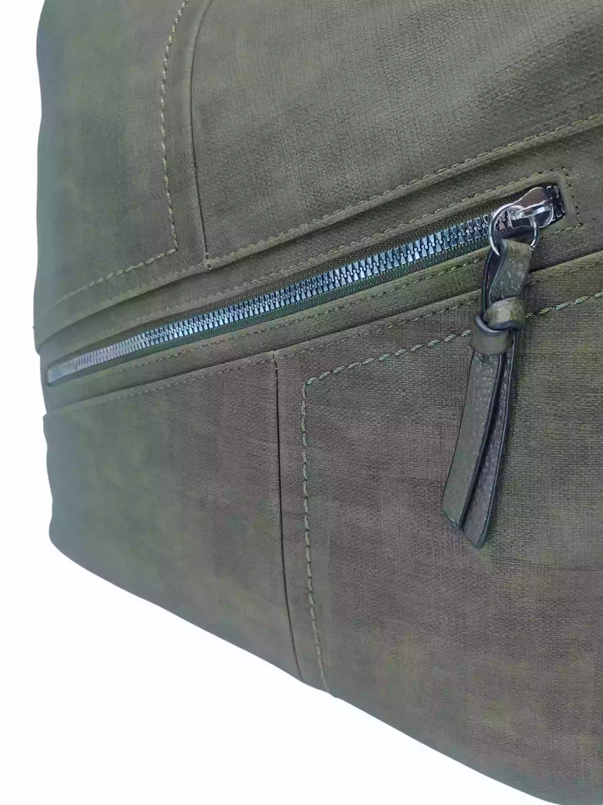 Velký khaki kabelko-batoh s šikmou kapsou, Tapple, H18077N, bordó, detail kabelko-batohu