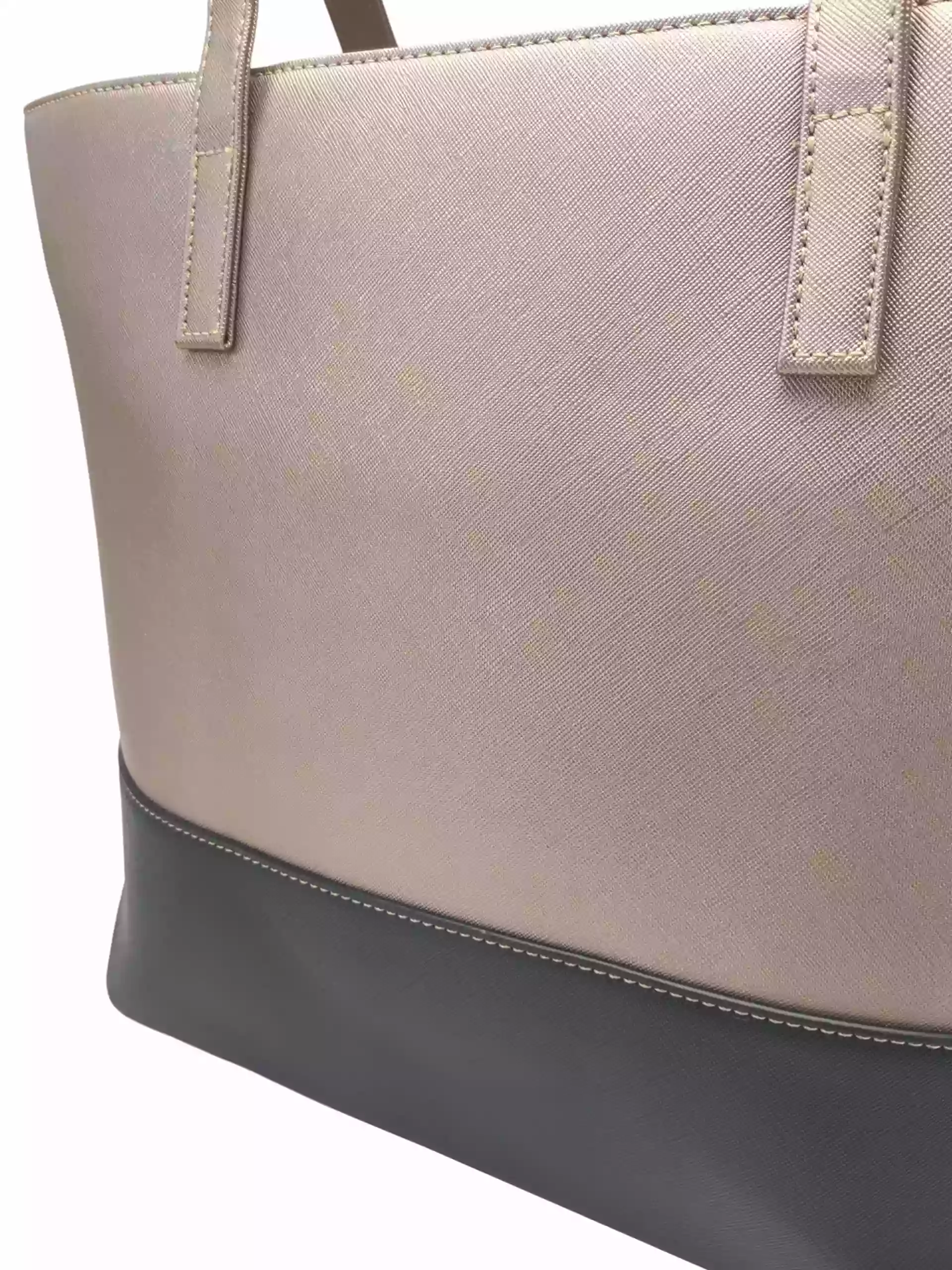 Slušivá zlatá kabelka přes rameno, Tapple, H17419, detail kabelky přes rameno