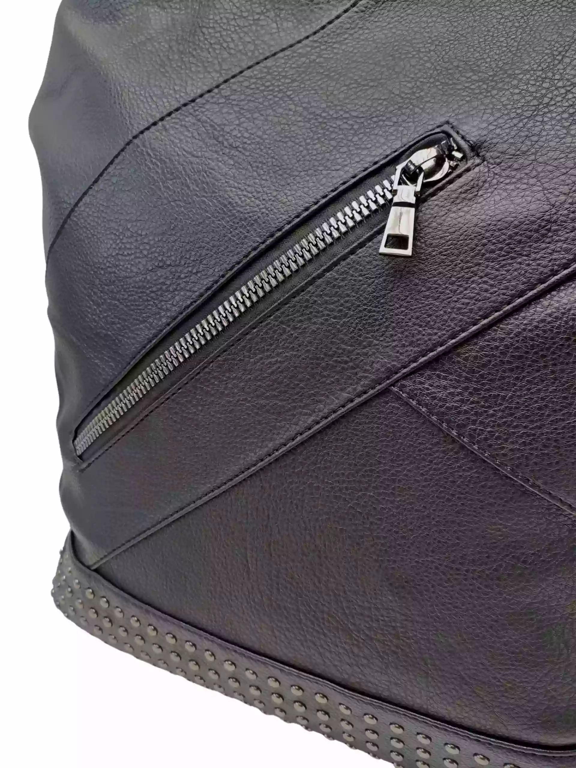 Velký černý kabelko-batoh 2v1 s šikmými vzory, Co & Coo Fashion, 0956, detail kabelko-batohu 2v1