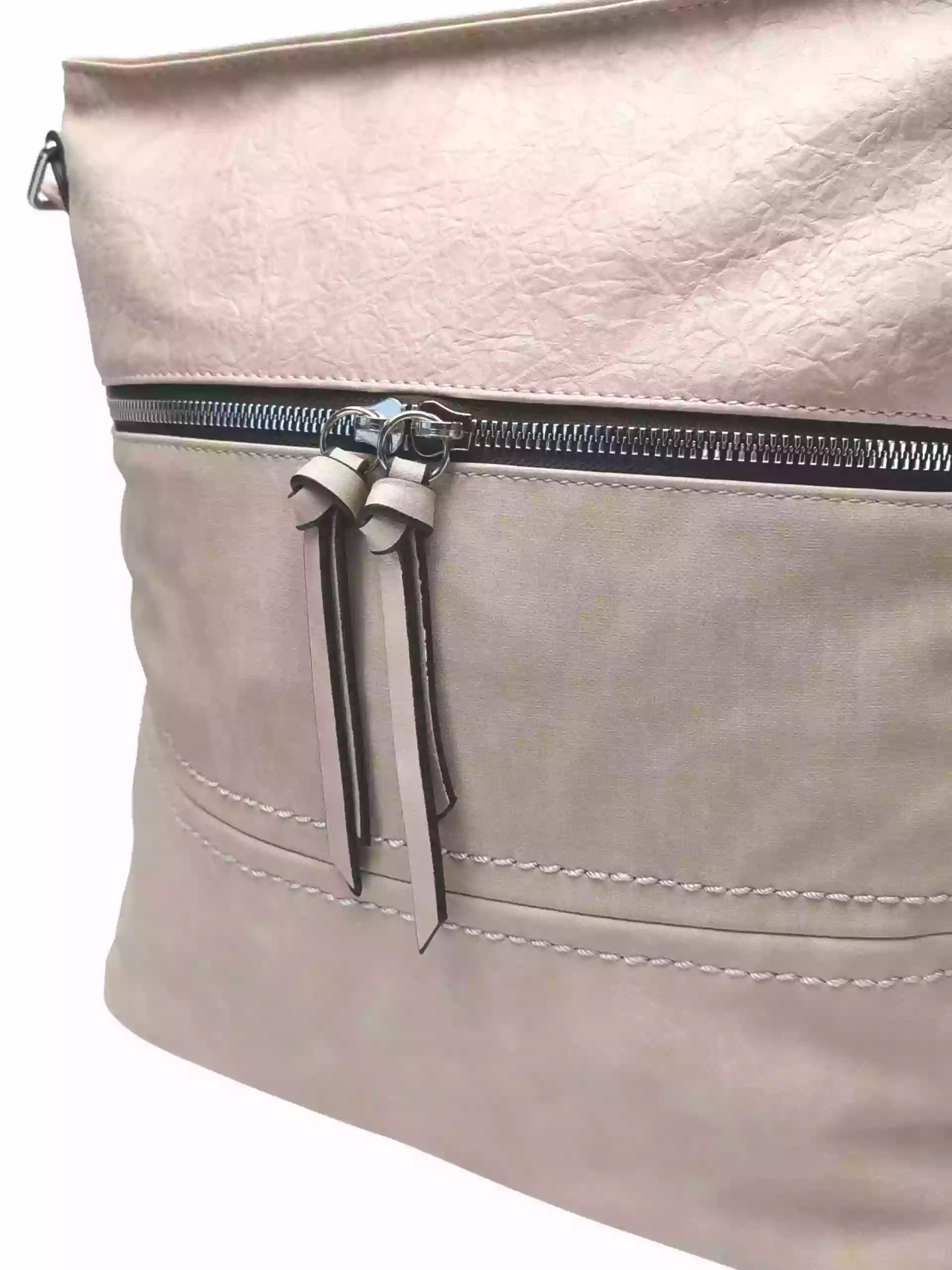 Béžová crossbody kabelka s praktickou přední kapsou, Tapple, H17417,detail crossbody kabelky