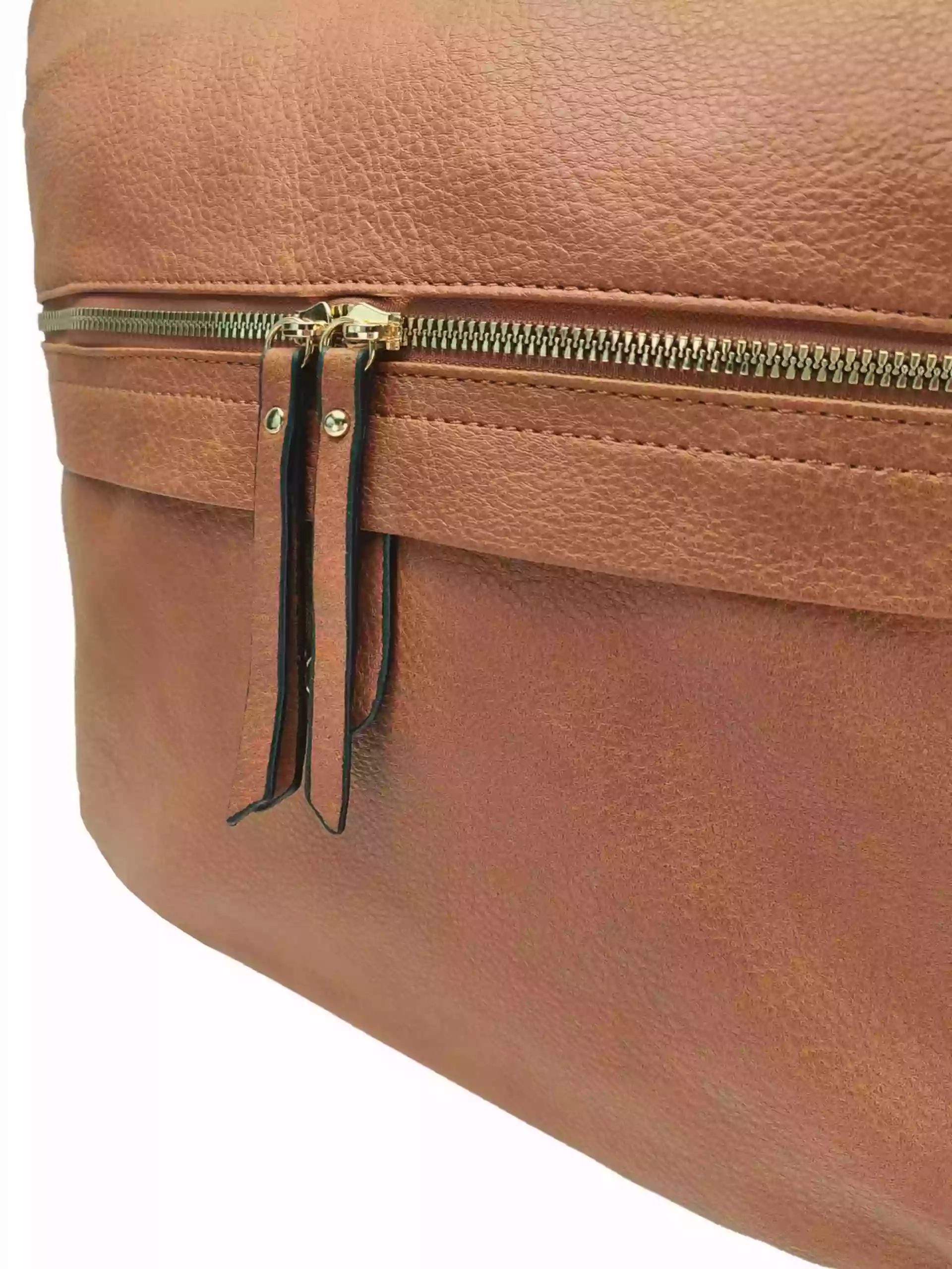 Velký středně hnědý kabelko-batoh 2v1 s kapsou, Int. Company, H23, detail kabelko-batohu