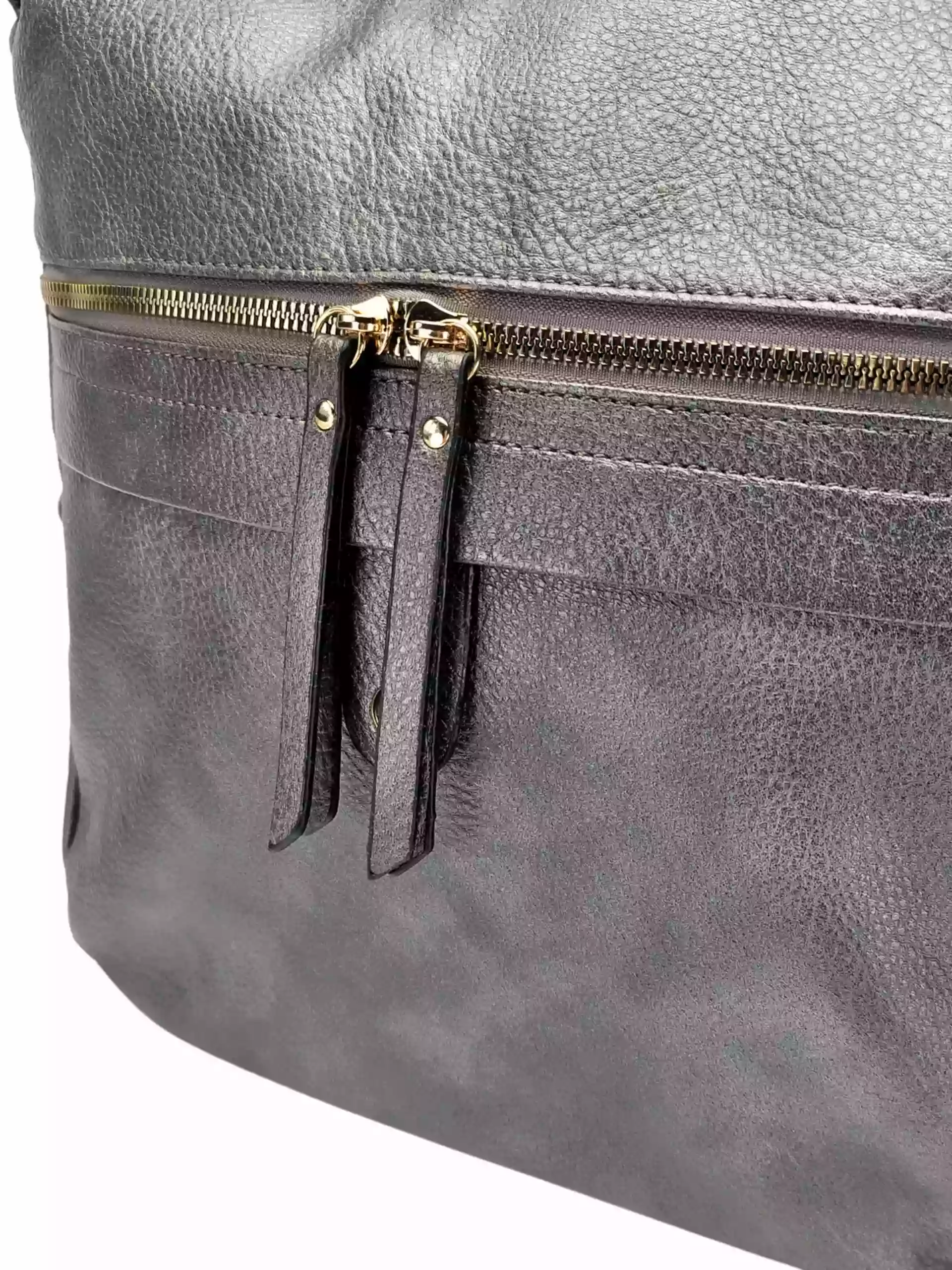 Velký stříbrný kabelko-batoh 2v1 s kapsou, Int. Company, H23, detail kabelko-batohu
