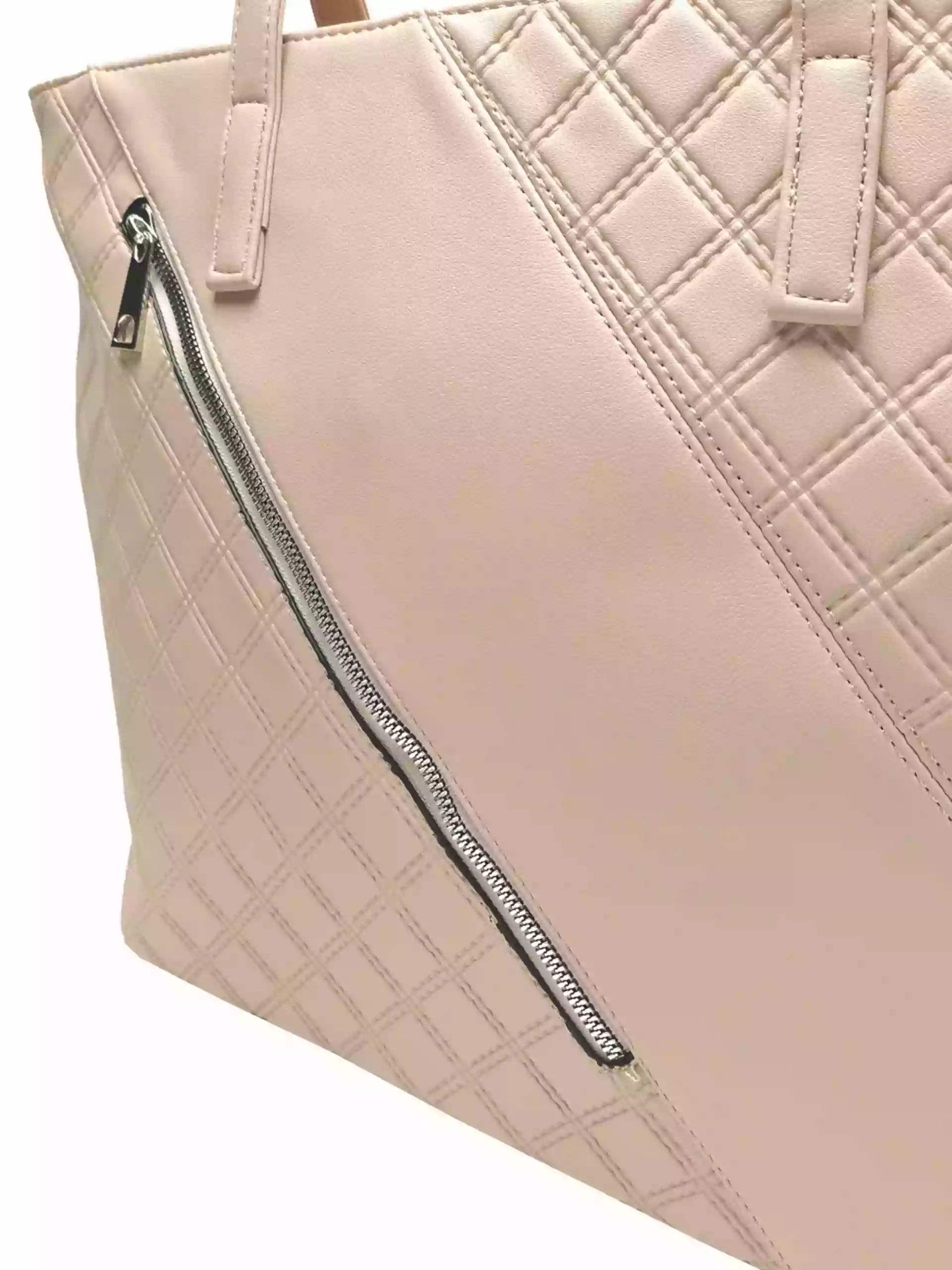 Béžová kabelka přes rameno s šikmou kapsou, Tapple, H17411, detail přední strany kabelky přes rameno