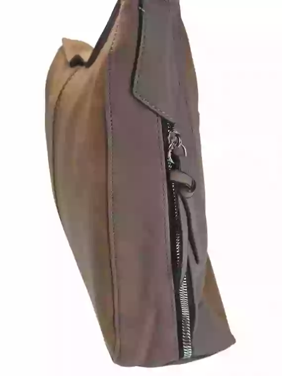 Velká středně hnědá crossbody kabelka s bočními kapsami, Tapple, H18037, boční strana crossbody kabelky