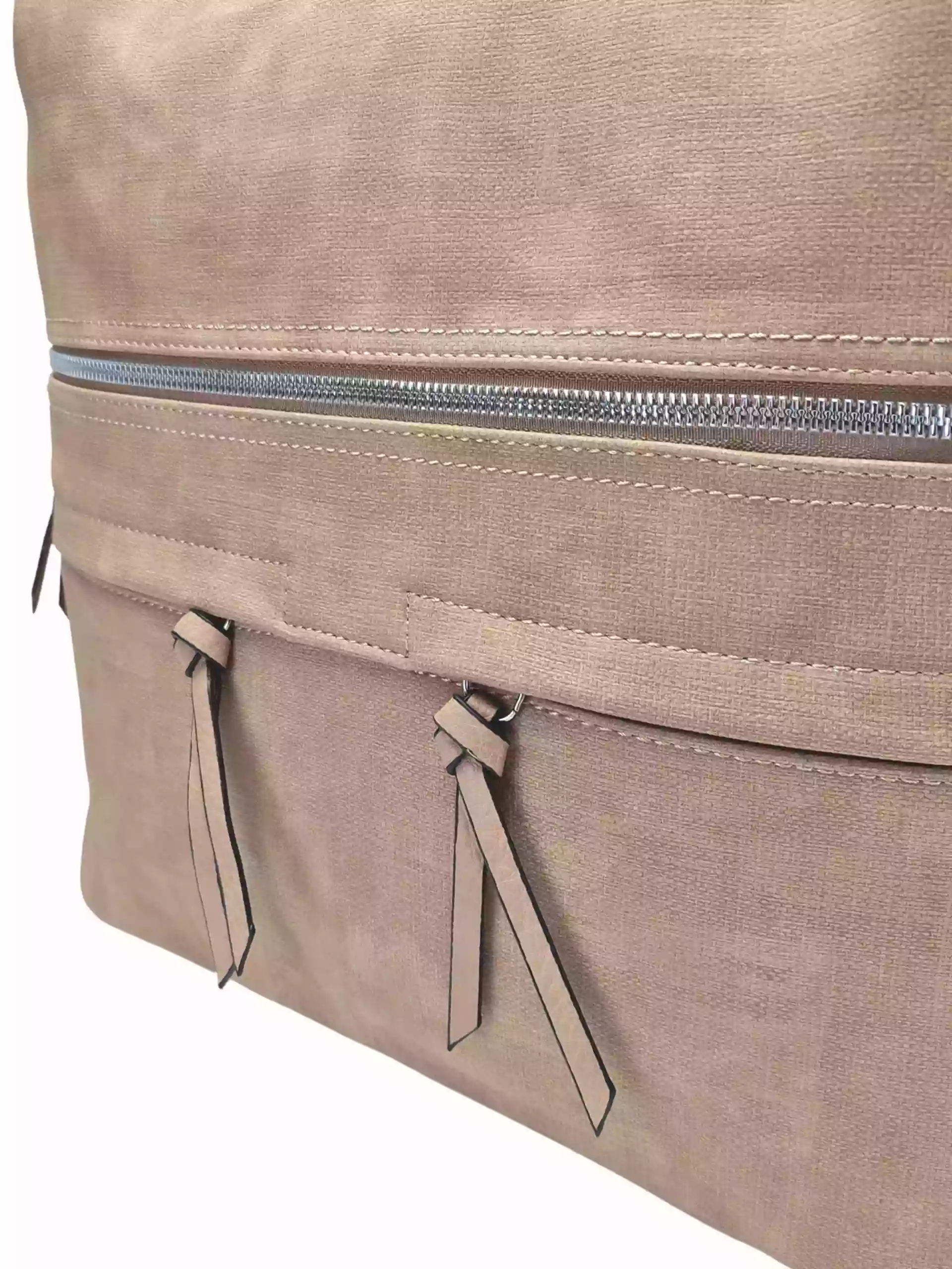 Velká světle hnědá kabelka a batoh 2v1 s kapsami, Tapple, H181175N, detail přední strany kabelky a batohu 2v1