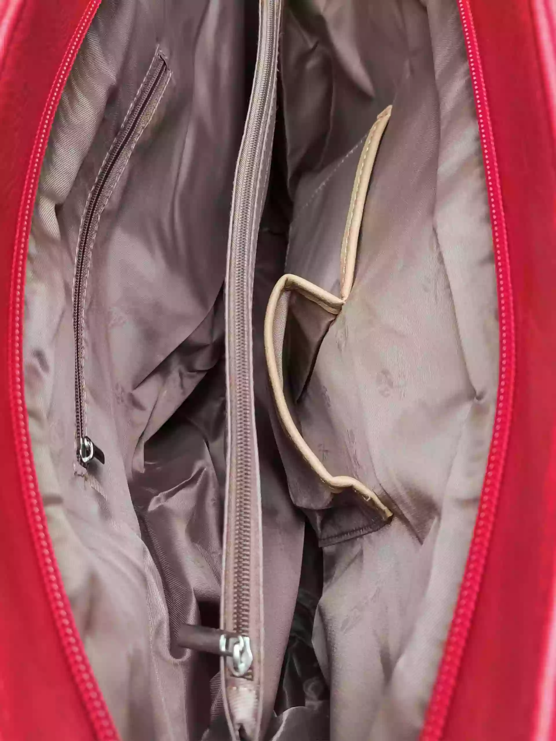 Tmavě červená kabelka přes rameno s šikmými vzory, Tapple, H190030, vnitřní uspořádání dámské kabelky přes rameno