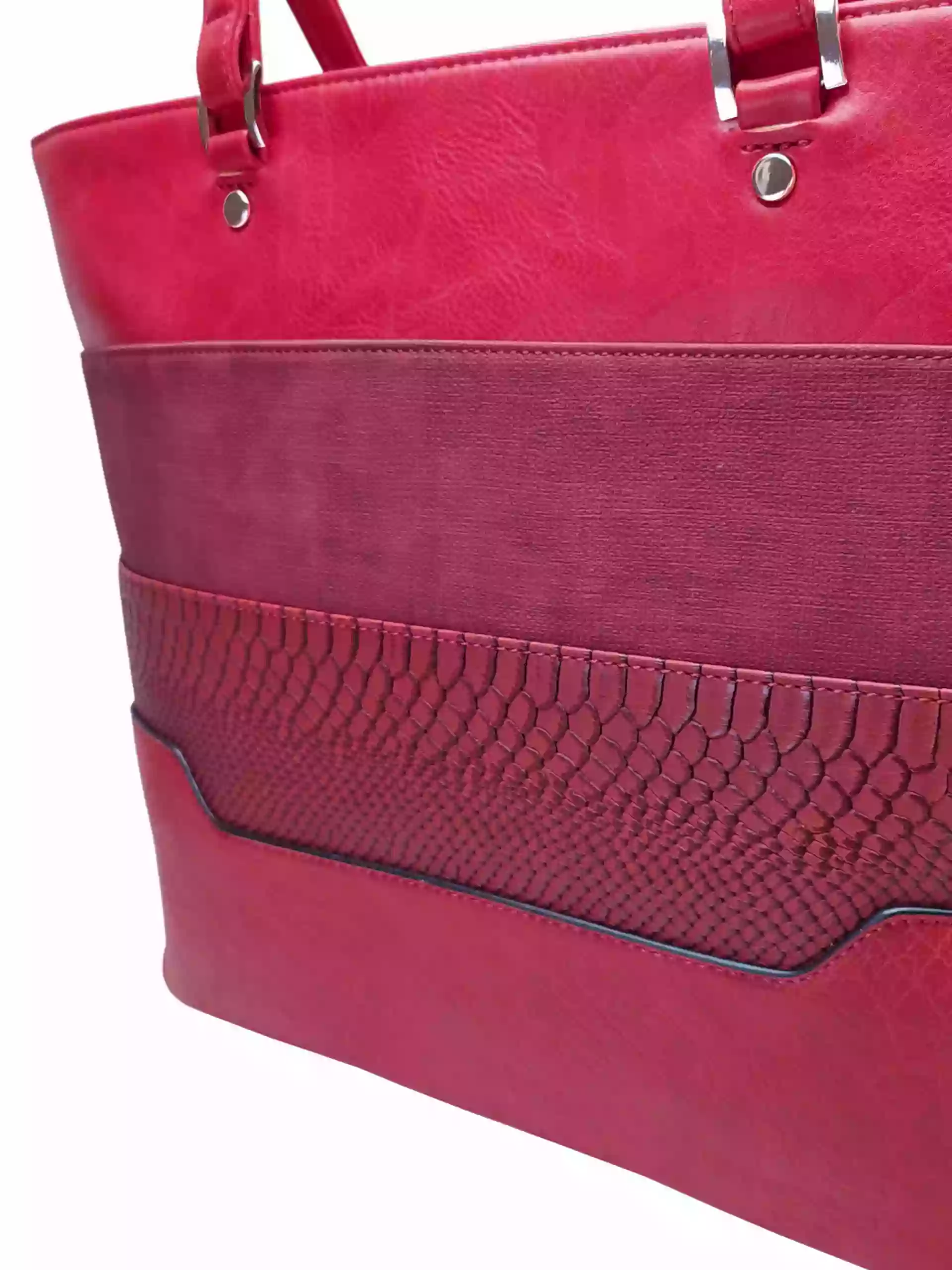 Tmavě červená dámská kabelka přes rameno, Tapple, H190049, detail kabelky přes rameno