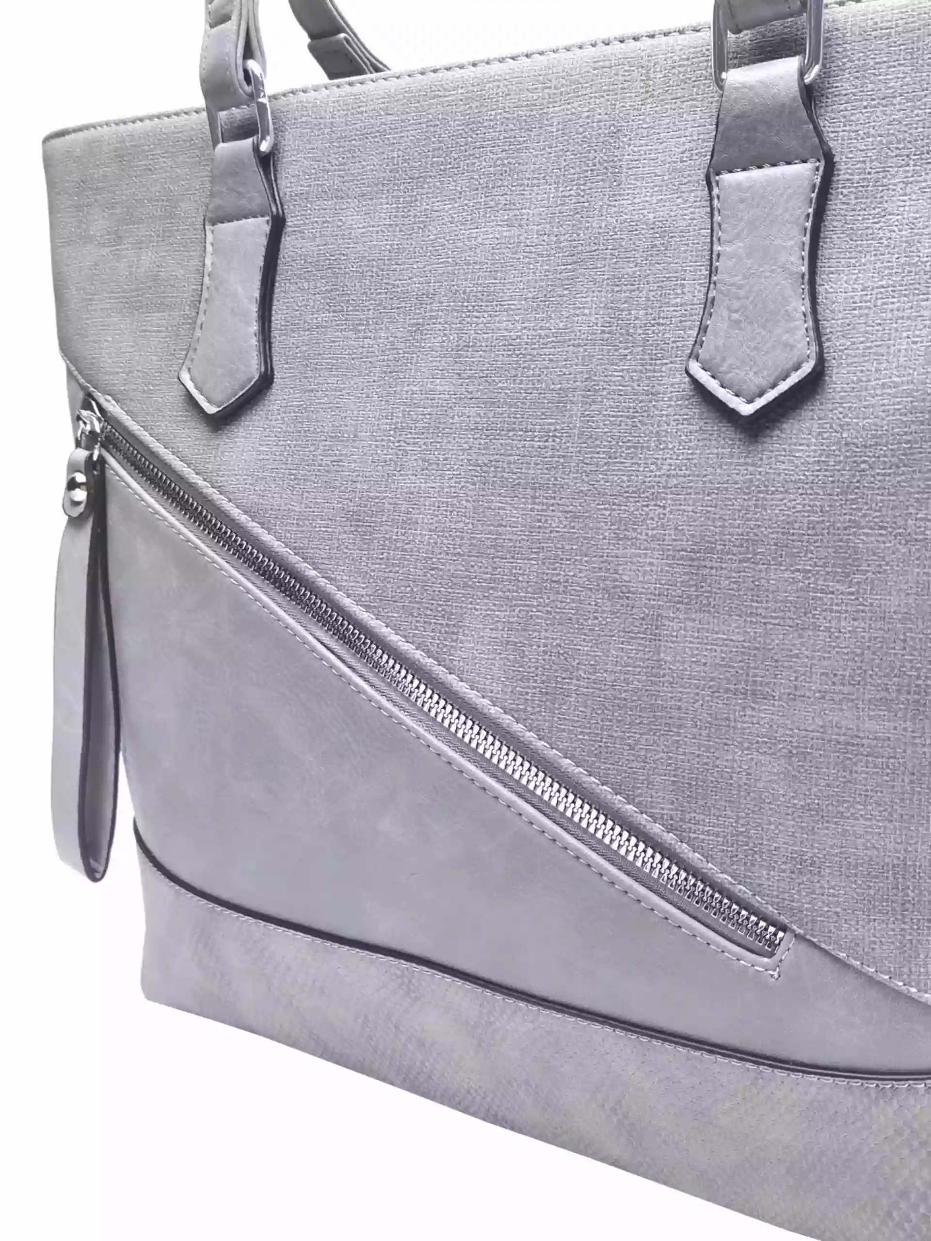Středně šedá kabelka přes rameno s šikmou kapsou, Tapple, H181174, detail kabelky přes rameno