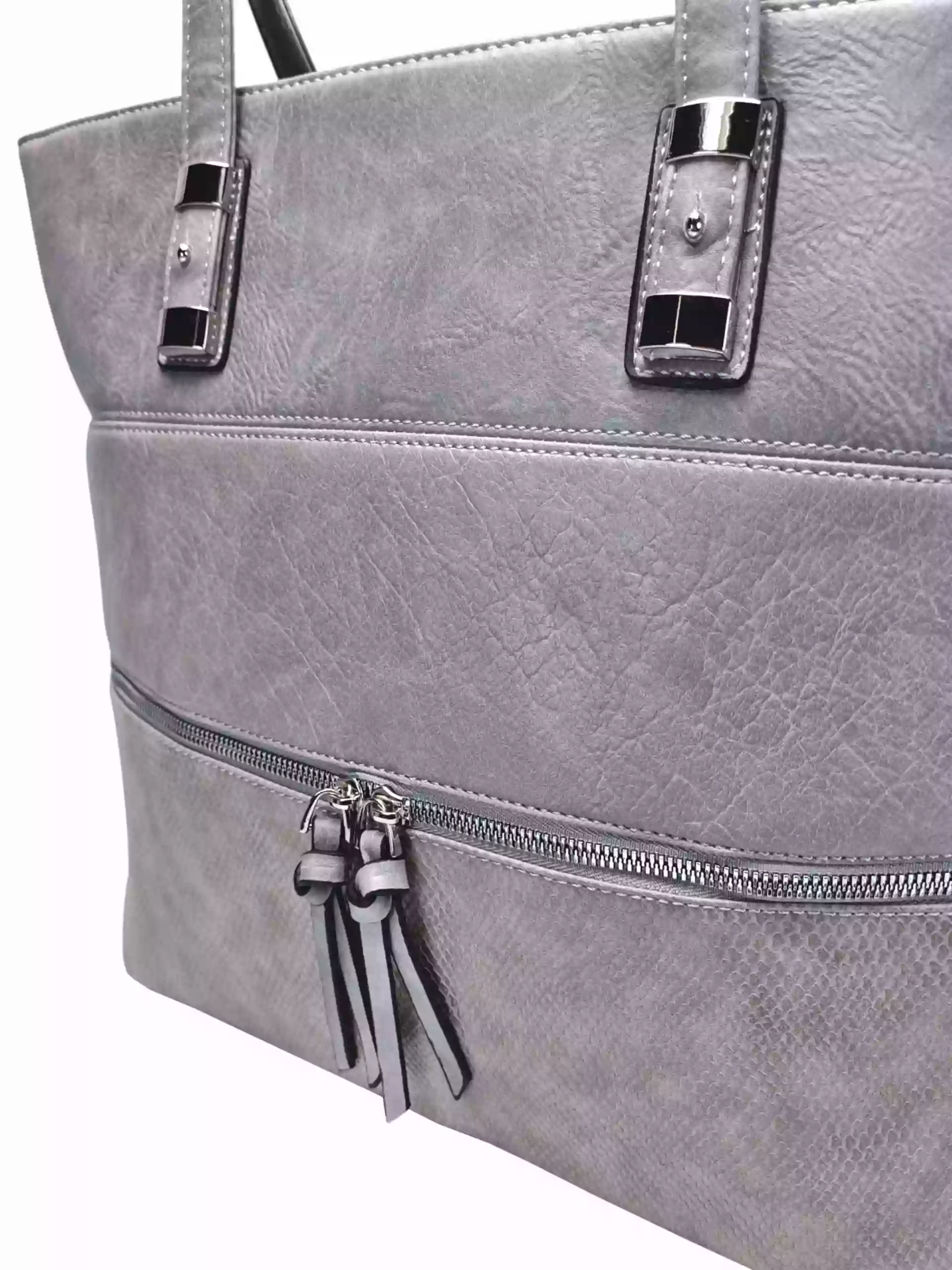 Středně šedá kabelka přes rameno s kapsou, Tapple, H22091, detail kabelky