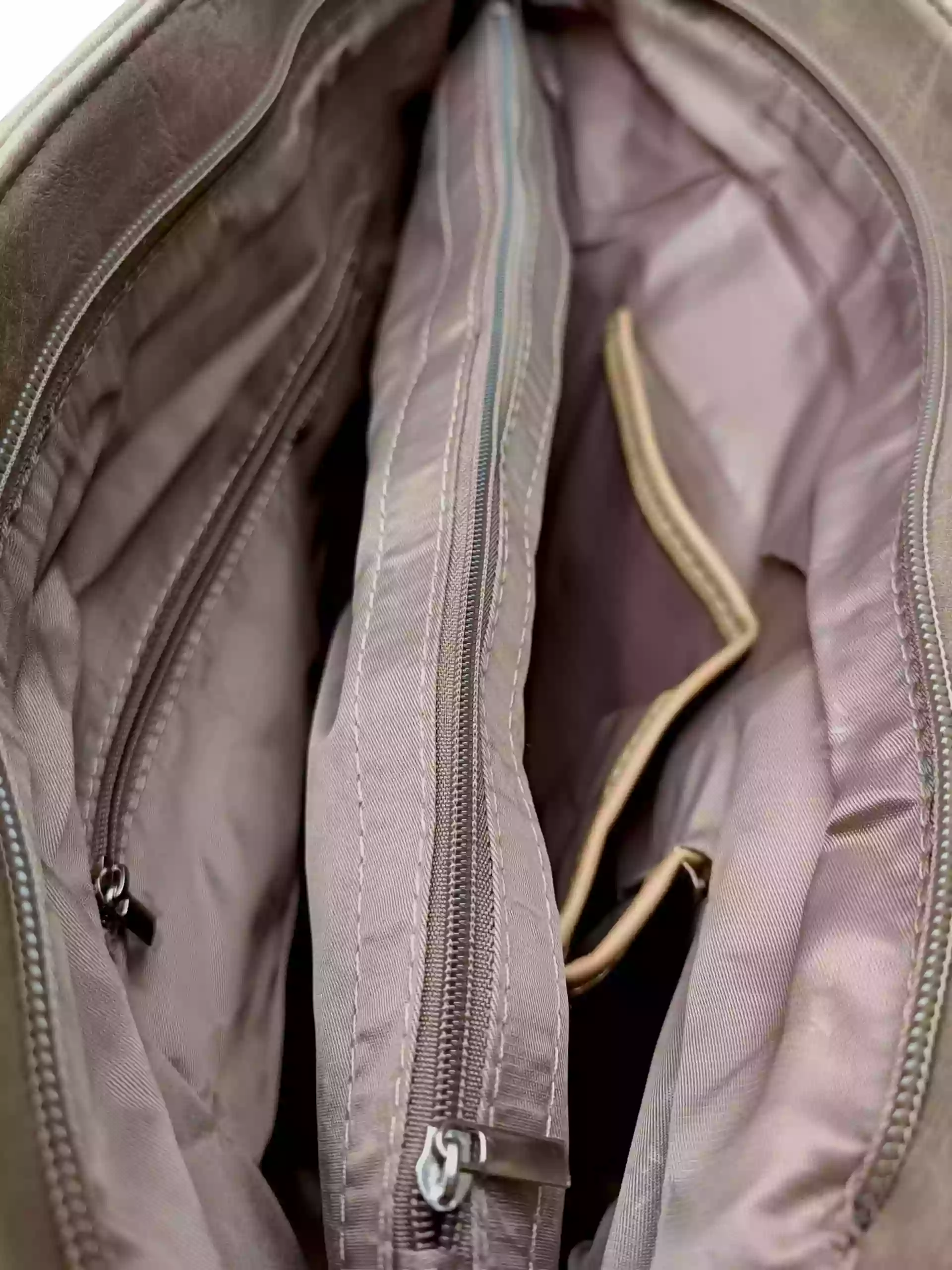 Velká béžová kabelka přes rameno se vzorem, Tapple, H22409-1, vnitřní uspořádání kabelky přes rameno