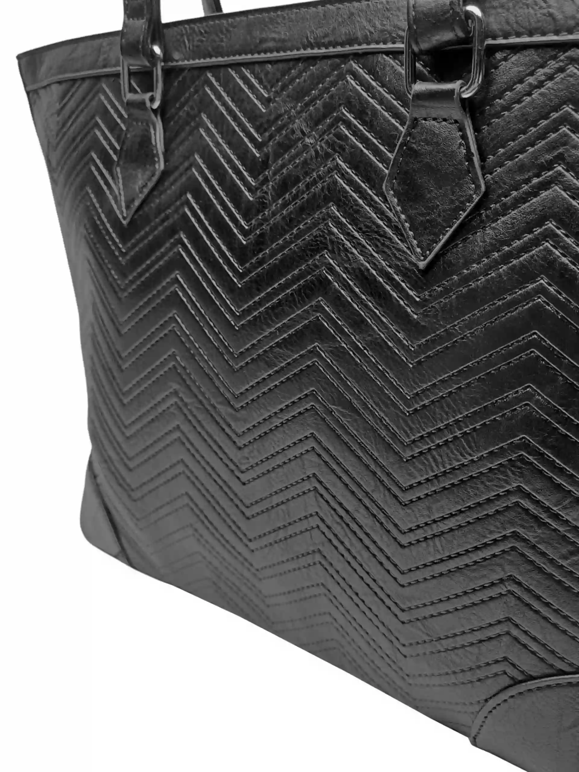 Prostorná černá kabelka přes rameno, Tapple, H22123, detail kabelky přes rameno