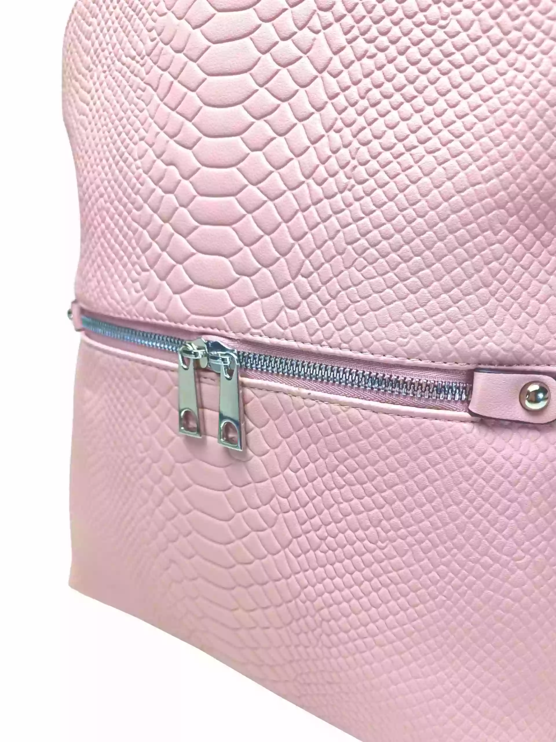 Světle růžový dámský batoh s hadí texturou, Tapple, H20820, detail batohu