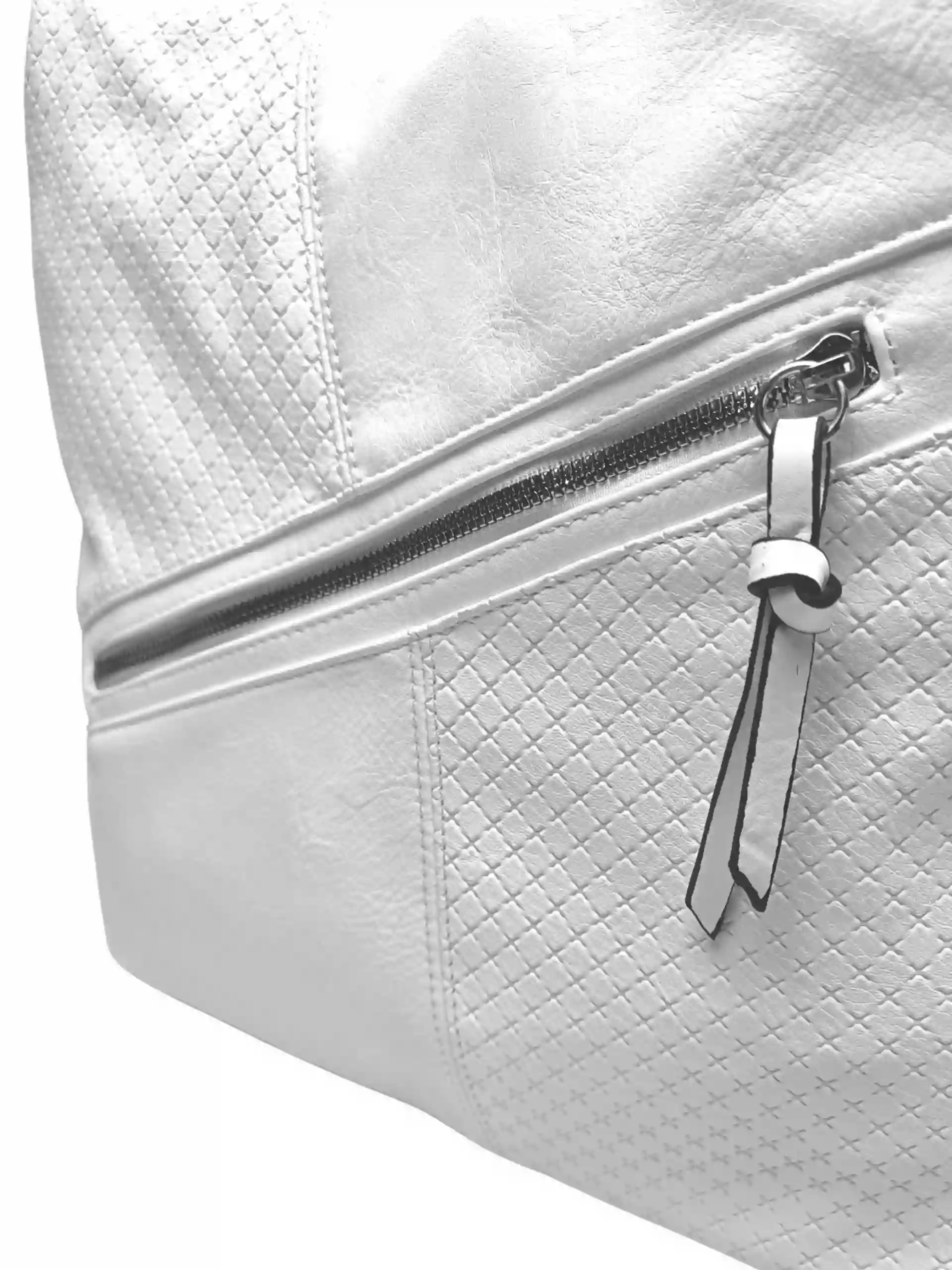 Velký bílý kabelko-batoh s šikmou kapsou, Tapple, H18077N+, detail kabelko-batohu 2v1