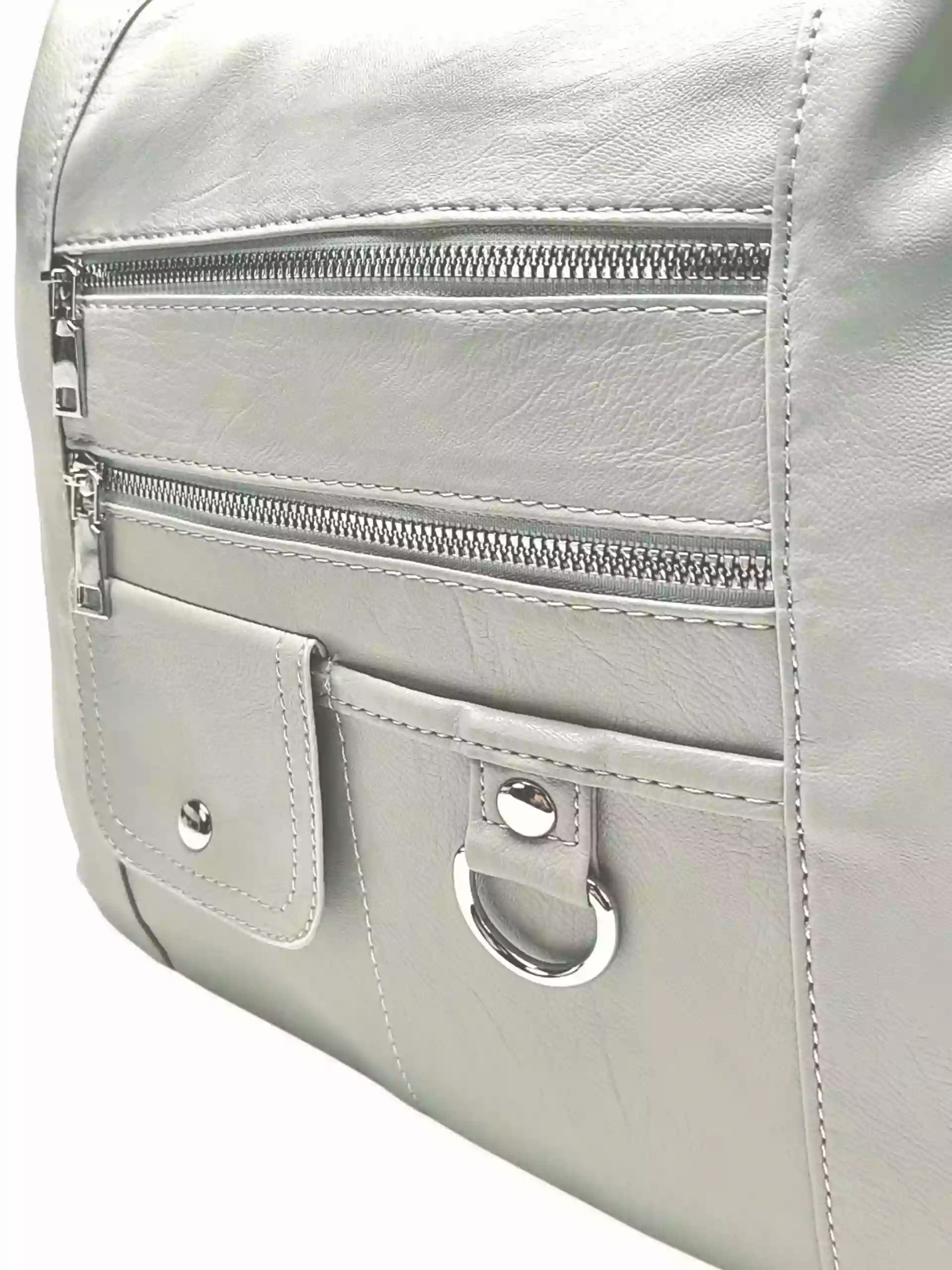 Šedobéžový kabelko-batoh 2v1 s kapsami, Tapple, S17BV6, detail kabelko-batohu 2v1