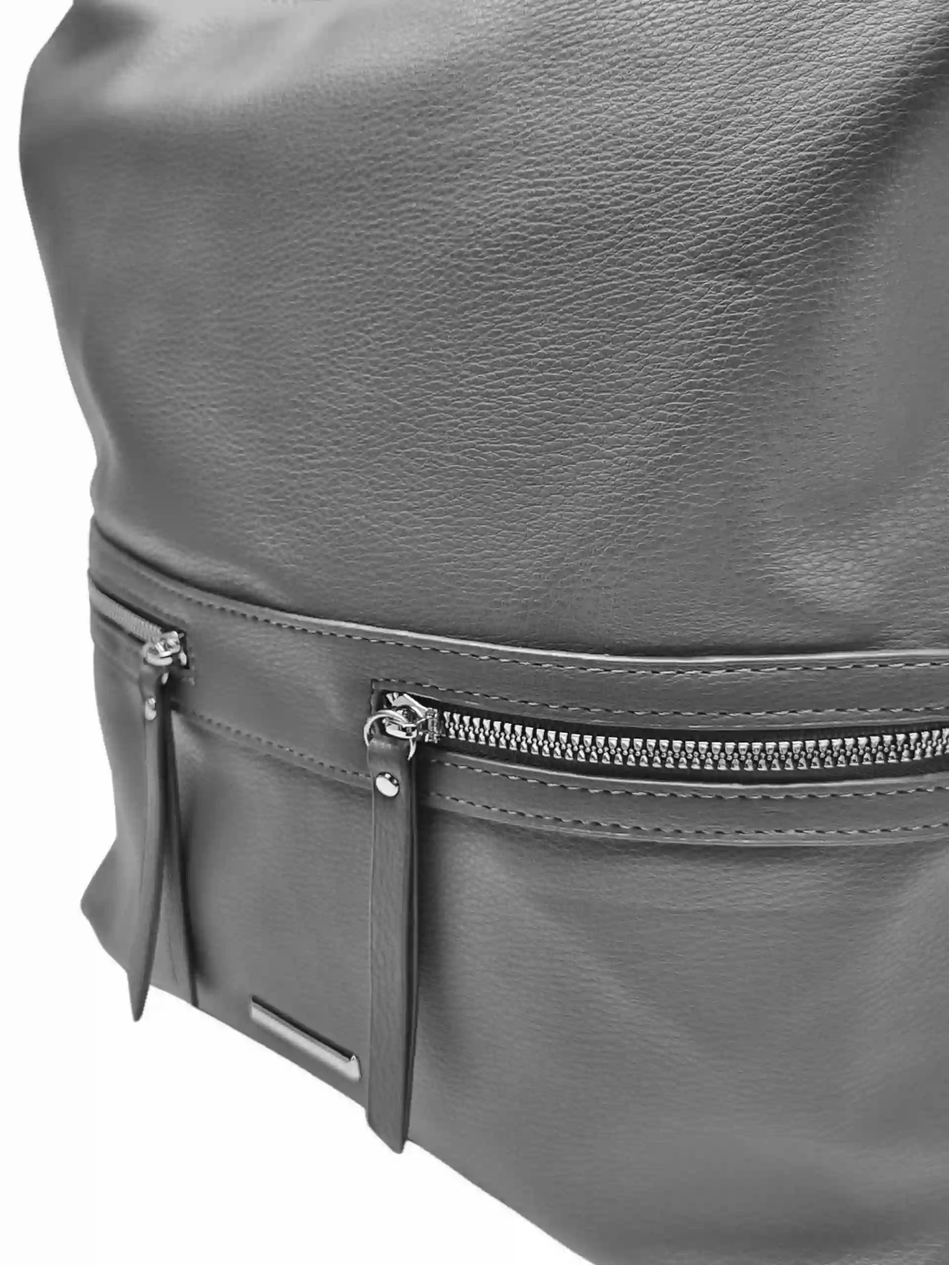 Velká středně šedá kabelka a batoh 2v1, Tapple, X366, detail kabelko-batohu 2v1