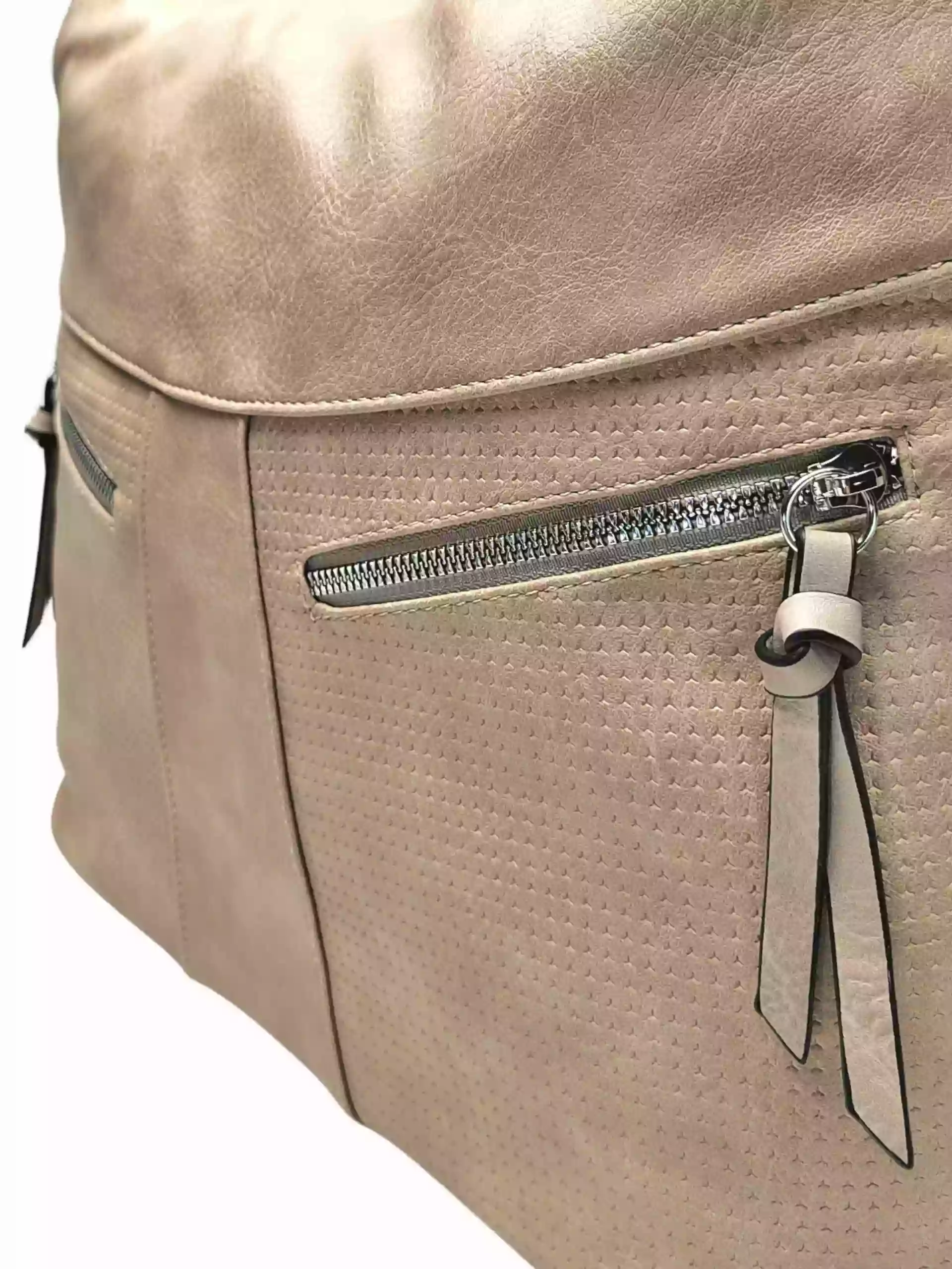 Velký světle hnědý kabelko-batoh z eko kůže, Tapple, H18076, detail kabelko-batohu