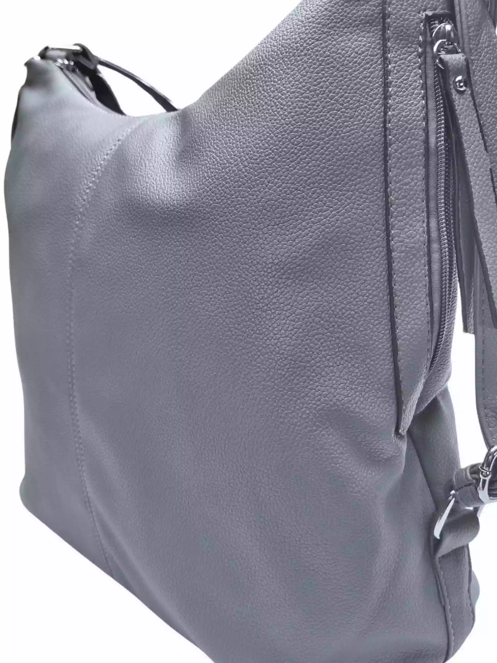 Velký středně šedý kabelko-batoh s bočními kapsami, Tapple, 9314-3, detail kabelko-batohu
