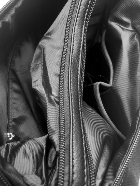 Velký dámský kabelko-batoh z eko kůže Tapple H18076 černý vnitřní polstrování