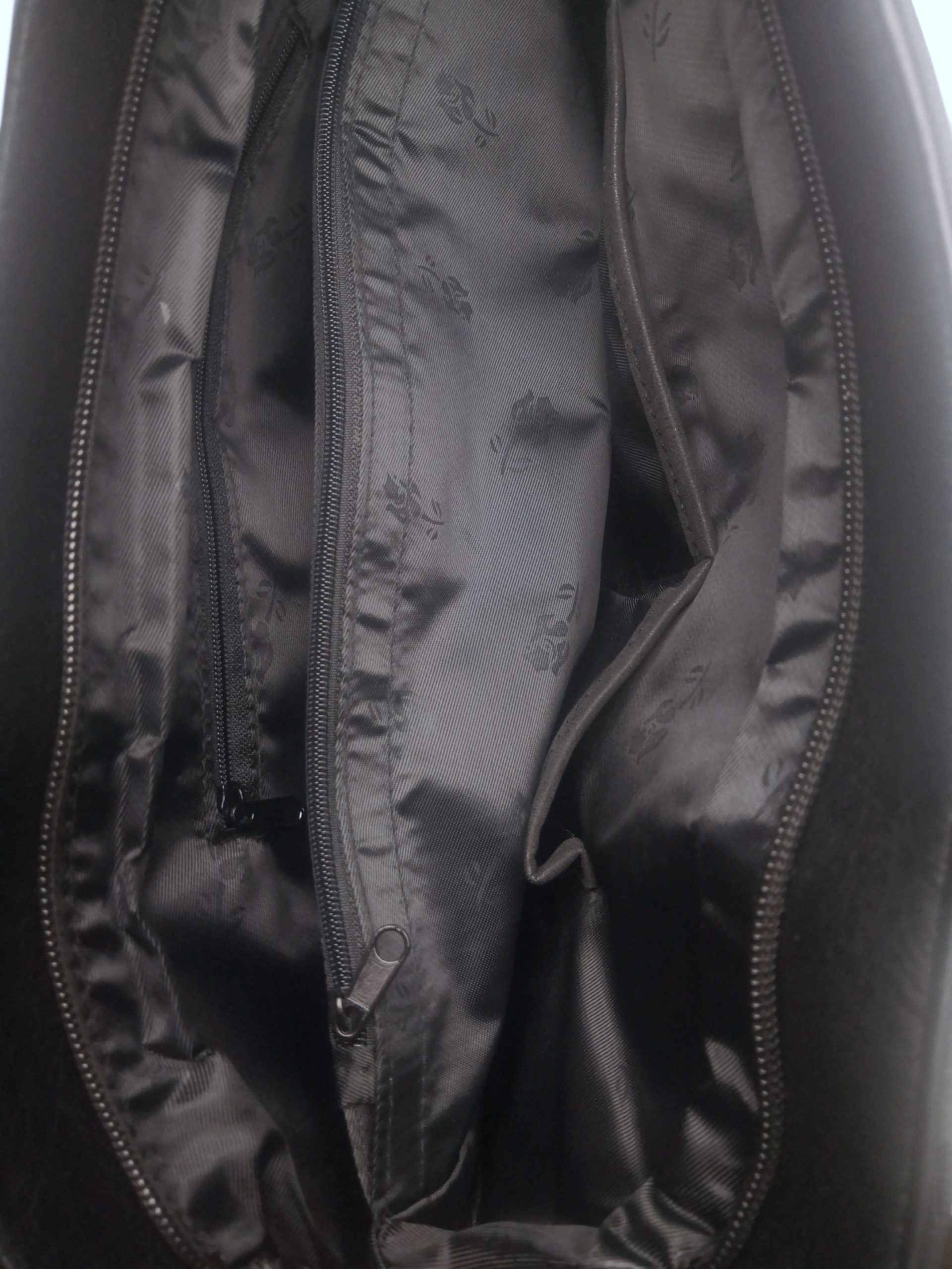 Moderní kabelka přes rameno z jemné eko kůže, Tapple H18067, černá, vnitřní uspořádání kabelky