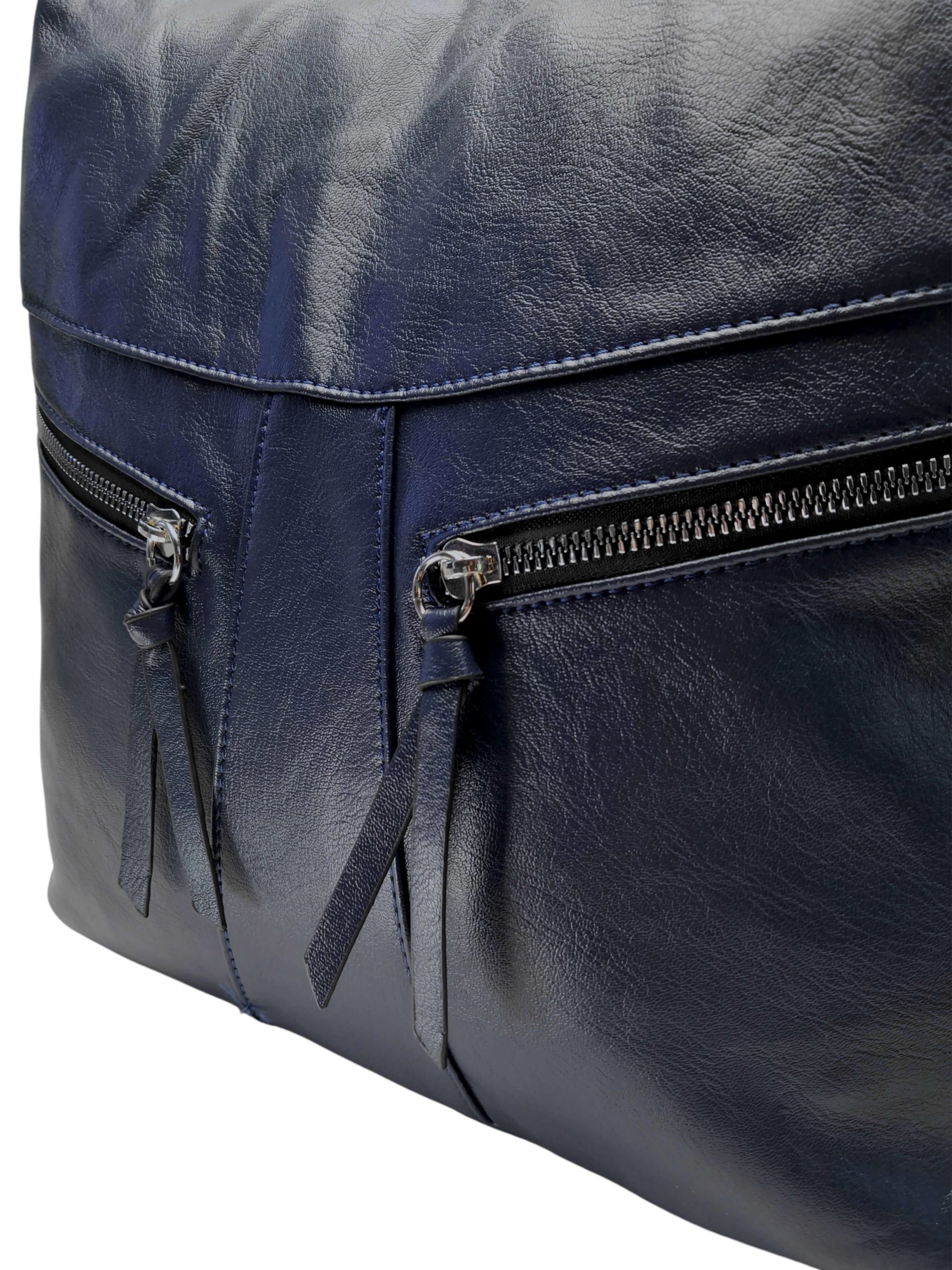 Velký tmavě modrý kabelko-batoh 2v1 s šikmými kapsami, Tapple, H18076O, detail kabelko-batohu