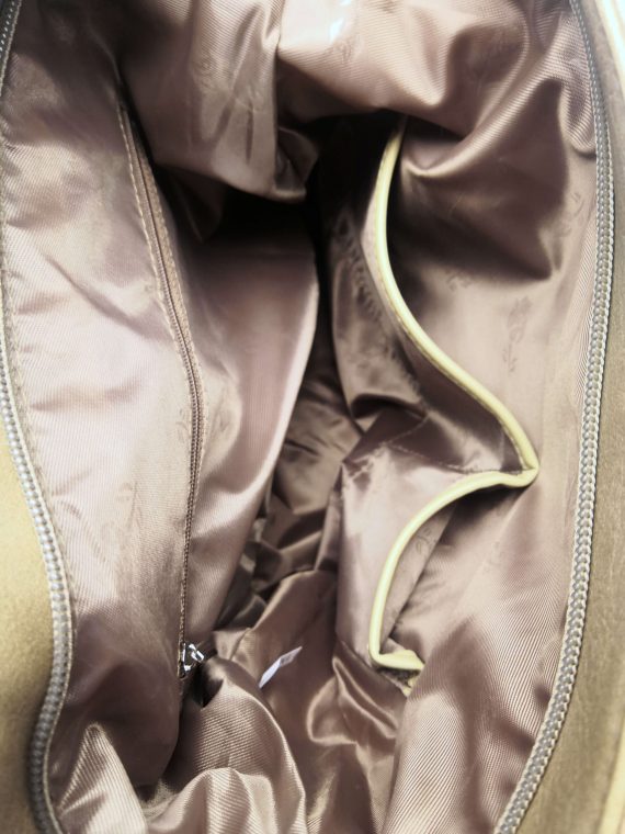 Střední kabelko-batoh 2v1 s praktickou kapsou, Tapple, H190062, světle hnědý, vnitřní uspořádání kabelko-batohu