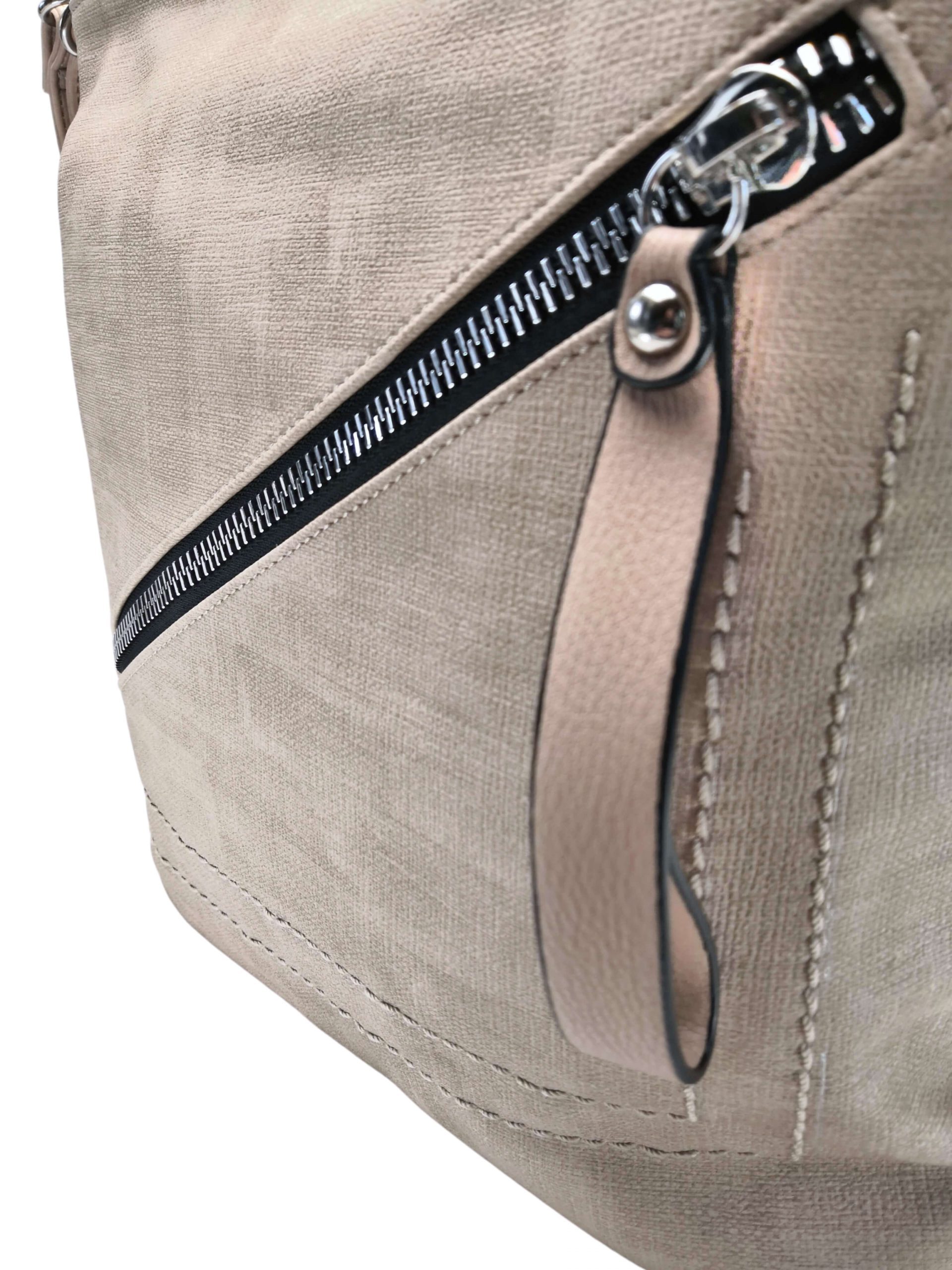 Střední béžový kabelko-batoh 2v1 se slušivým šikmým zipem, Tapple, H190061, detail kabelko-batohu