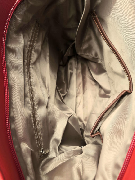 Střední kabelko-batoh 2v1 se slušivým šikmým zipem, Tapple, H190061, červený, vnitřní uspořádání kabelko-batohu
