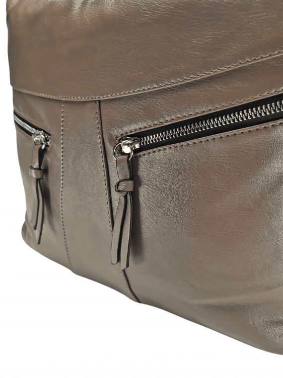 Velký dámský kabelko-batoh 2v1 s šikmými kapsami, Tapple, H18076O, šedohnědý, detail kabelko-batohu