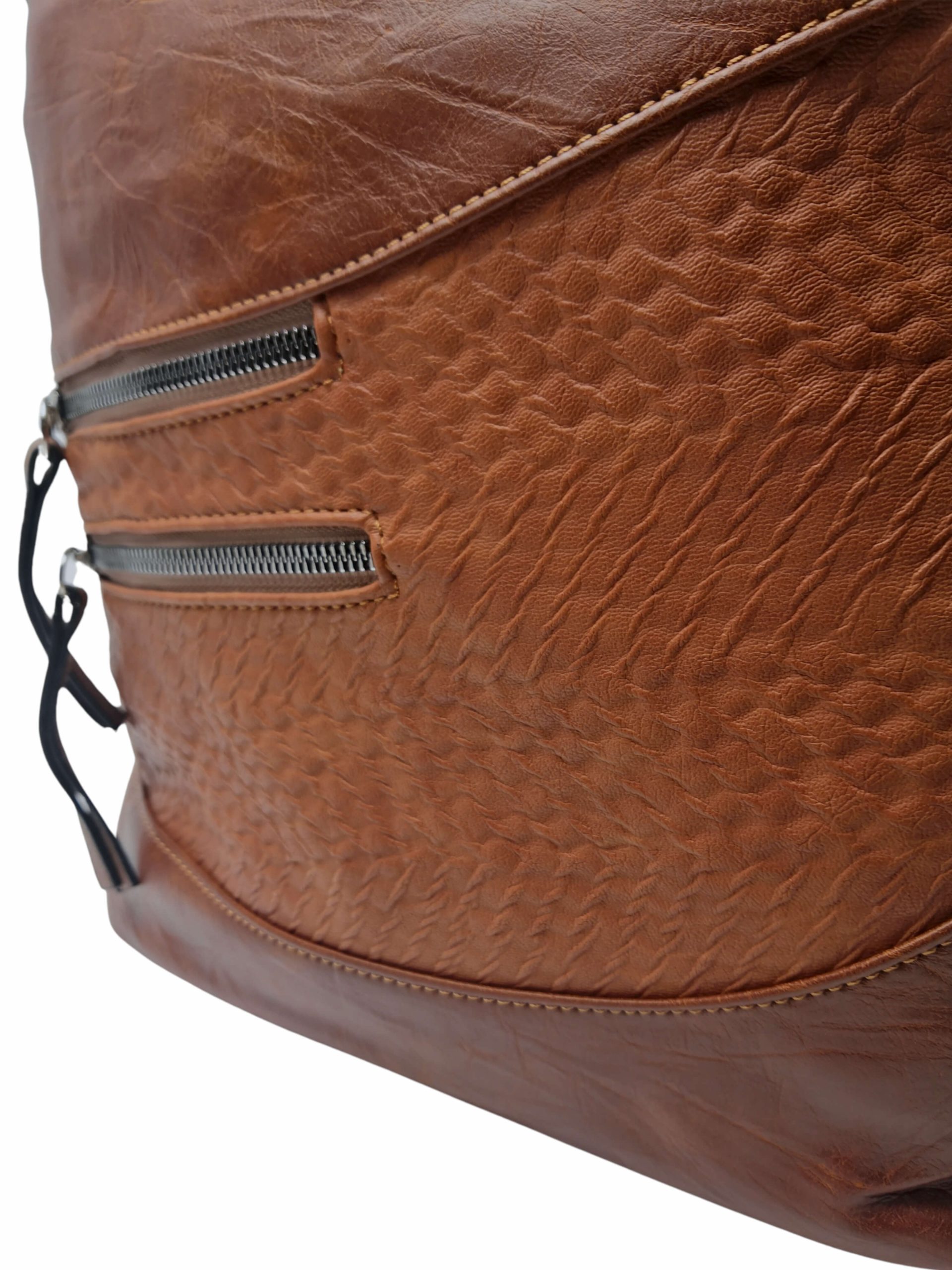 Středně hnědá crossbody kabelka s líbivou texturou, Tapple, H17360, detail vzoru crossbody kabelky