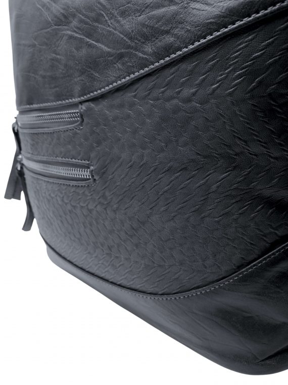 Střední crossbody kabelka s líbivou texturou, Tapple, H17360, tmavě šedá, detail vzoru crossbody kabelky