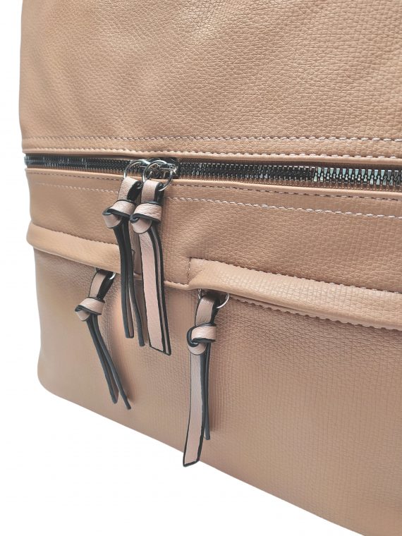 Velký dámský kabelko-batoh s praktickými kapsami, Tapple, H181175N2, světle hnědý, detail kabelko-batohu