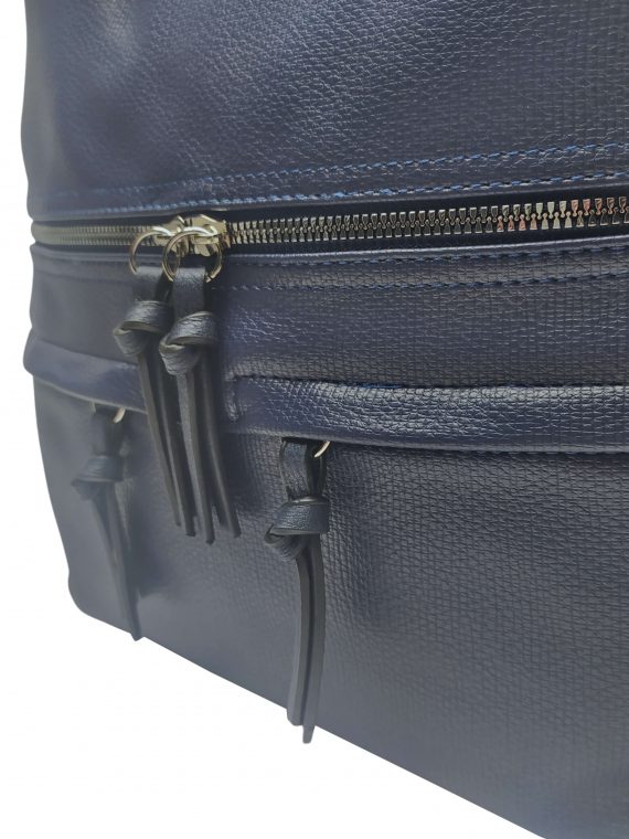 Velký dámský kabelko-batoh s praktickými kapsami, Tapple, H181175N2, tmavě modrý, detail kabelko-batohu