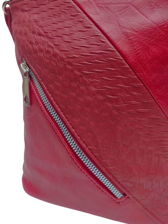 Mini crossbody kabelka se stylovou šikmou kapsou, Tapple, H17448, tmavě červená, detail crossbody kabelky