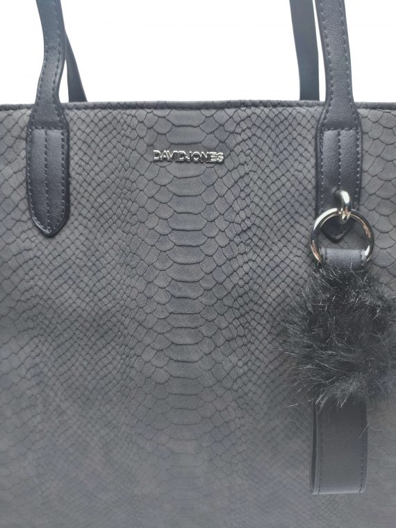 Velká dámská kabelka s elegantním hadím vzorem, David Jones. CM3538, tmavě šedá, detail kabelky přes rameno