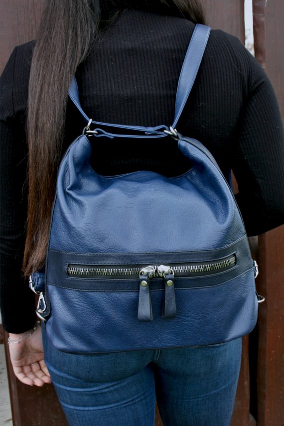 Velký dámský kabelko-batoh 2v1 z eko kůže, Tapple, H20805, středně modrý, modelka s kabelko-batohem 2v1 na zádech
