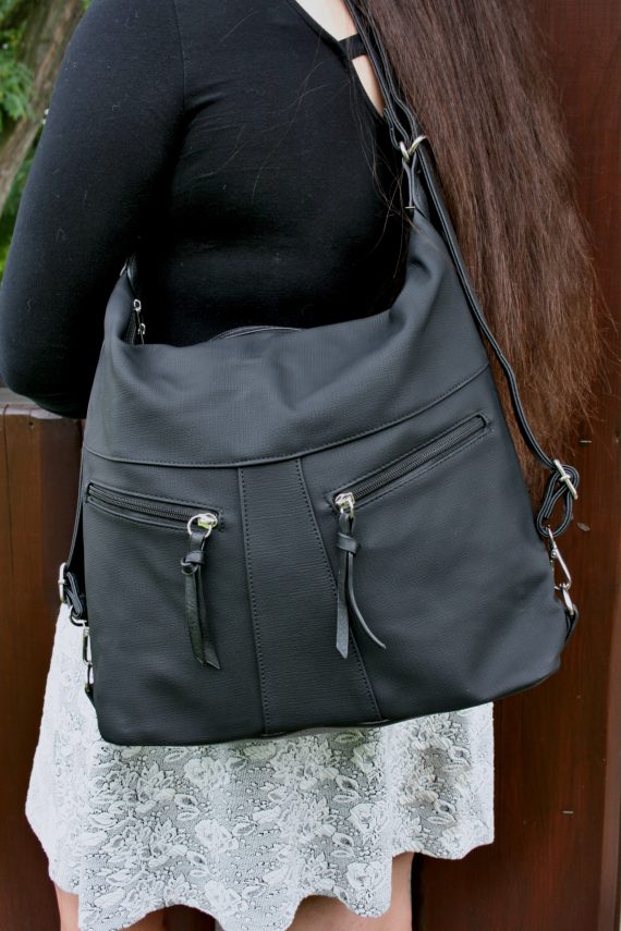 Velký dámský kabelko-batoh z eko kůže, Tapple, H18076, černý, modelka s kabelko-batohem 2v1 přes rameno