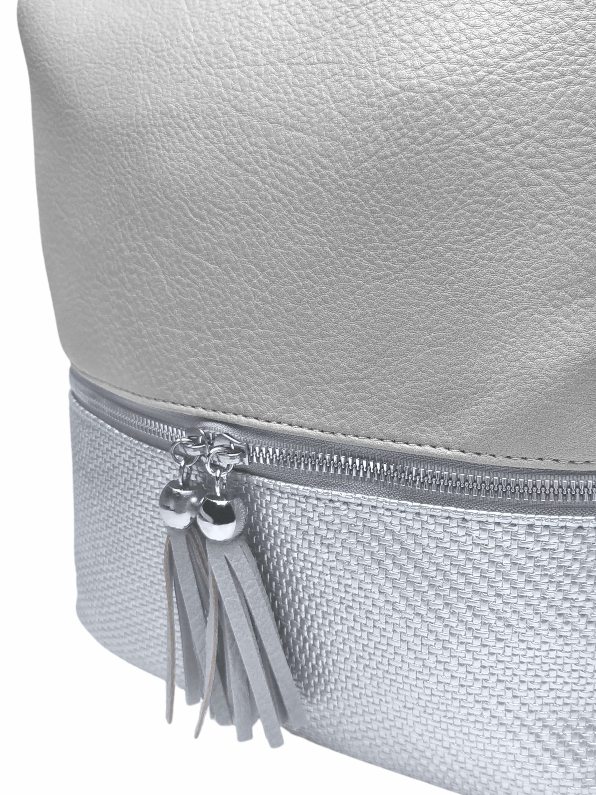 Střední světle šedý kabelko-batoh 2v1 s třásněmi, Bella Belly, 5394, detail kabelko-batohu 2v1