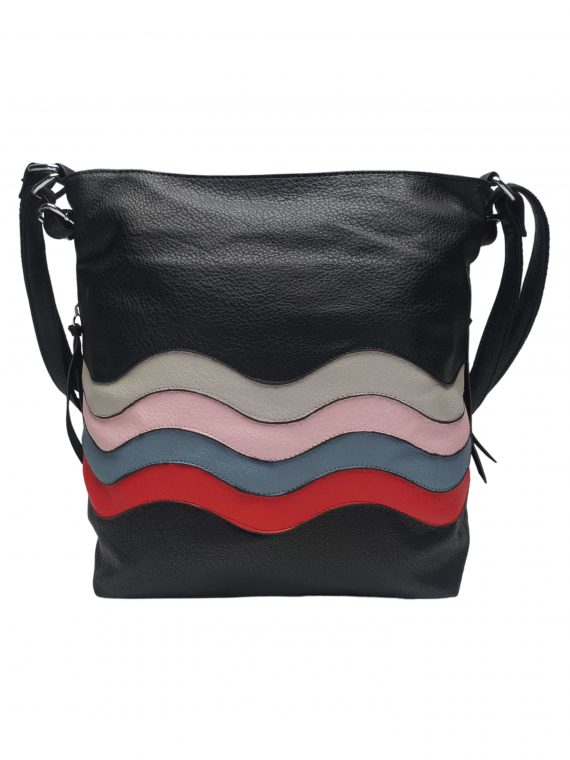 Střední černý kabelko-batoh 2v1 s praktickými bočními kapsami, Miss Moda, 980882, přední strana kabelko-batohu 2v1