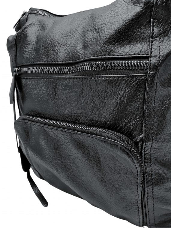 Velký černý kabelko-batoh 2v1 s praktickými kapsami, Miss Moda, 980953, detail kabelko-batohu 2v1