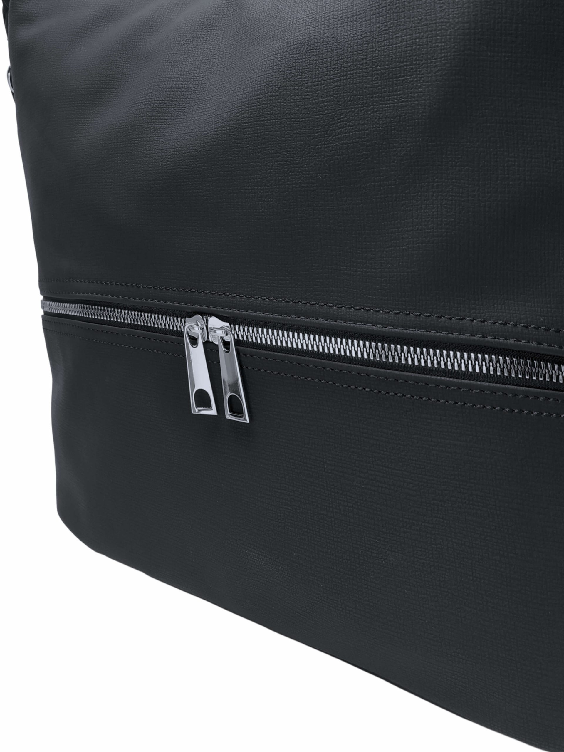 Velký černý kabelko-batoh 2v1 s praktickou kapsou, Tapple, H190010N, detail kabelko-batohu 2v1