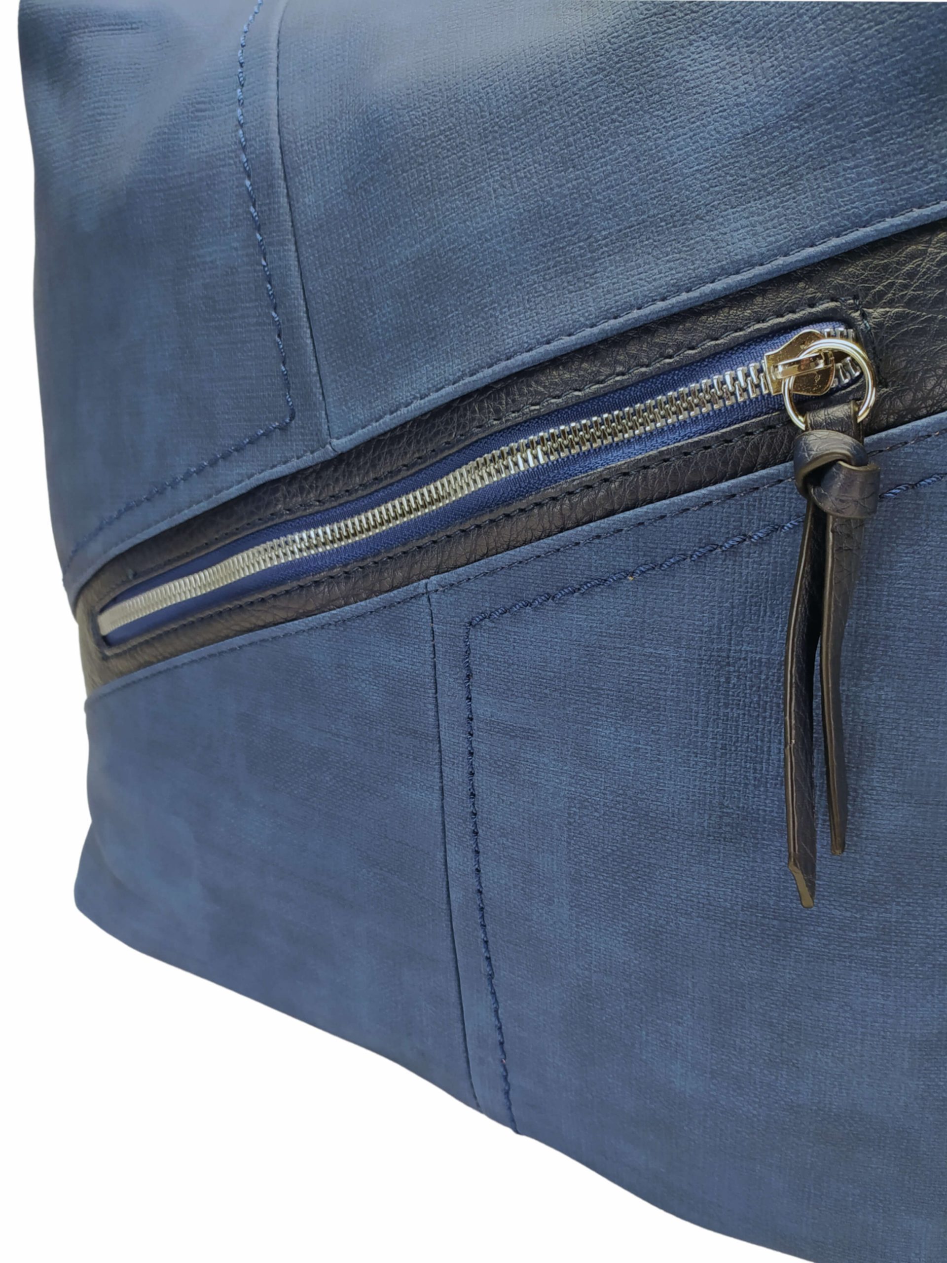 Velký středně modrý kabelko-batoh s šikmou kapsou, Tapple, H18077N, detail kabelko-batohu 2v1