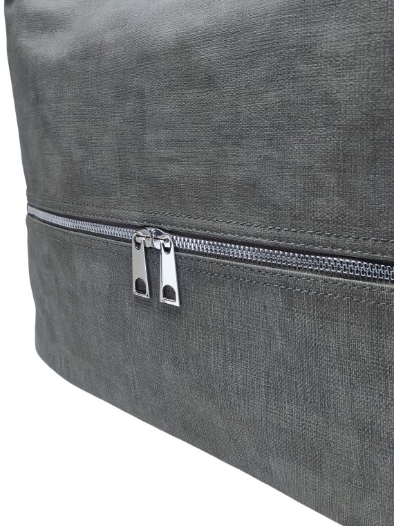 Velký středně šedý kabelko-batoh 2v1 s praktickou kapsou, Tapple, H190010N, detail kabelko-batohu 2v1