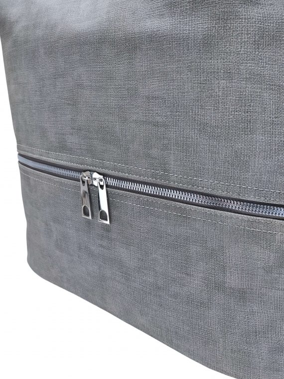 Velký světle šedý kabelko-batoh 2v1 s praktickou kapsou, Tapple, H190010N, detail kabelko-batohu 2v1
