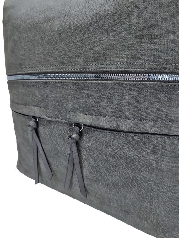 Velká středně šedá kabelka a batoh 2v1 s kapsami, Tapple, H181175N, detail přední strany kabelky a batohu 2v1