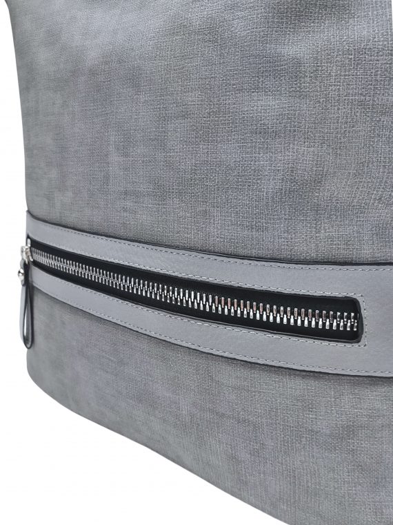 Velká světle šedá kabelka a batoh 2v1 s texturou, Tapple, H20805N, detail přední strany kabelky a batohu 2v1